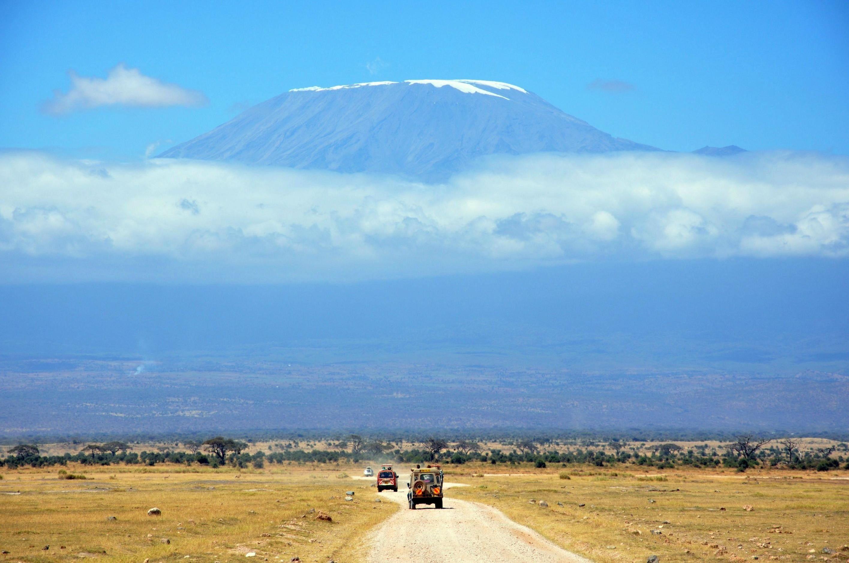 2831x1880 Car across mountain, Mount Kilimanjaro, nature, landscape
