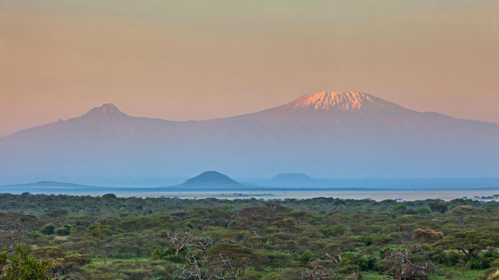 1920x1080 A Kilimanjaro view