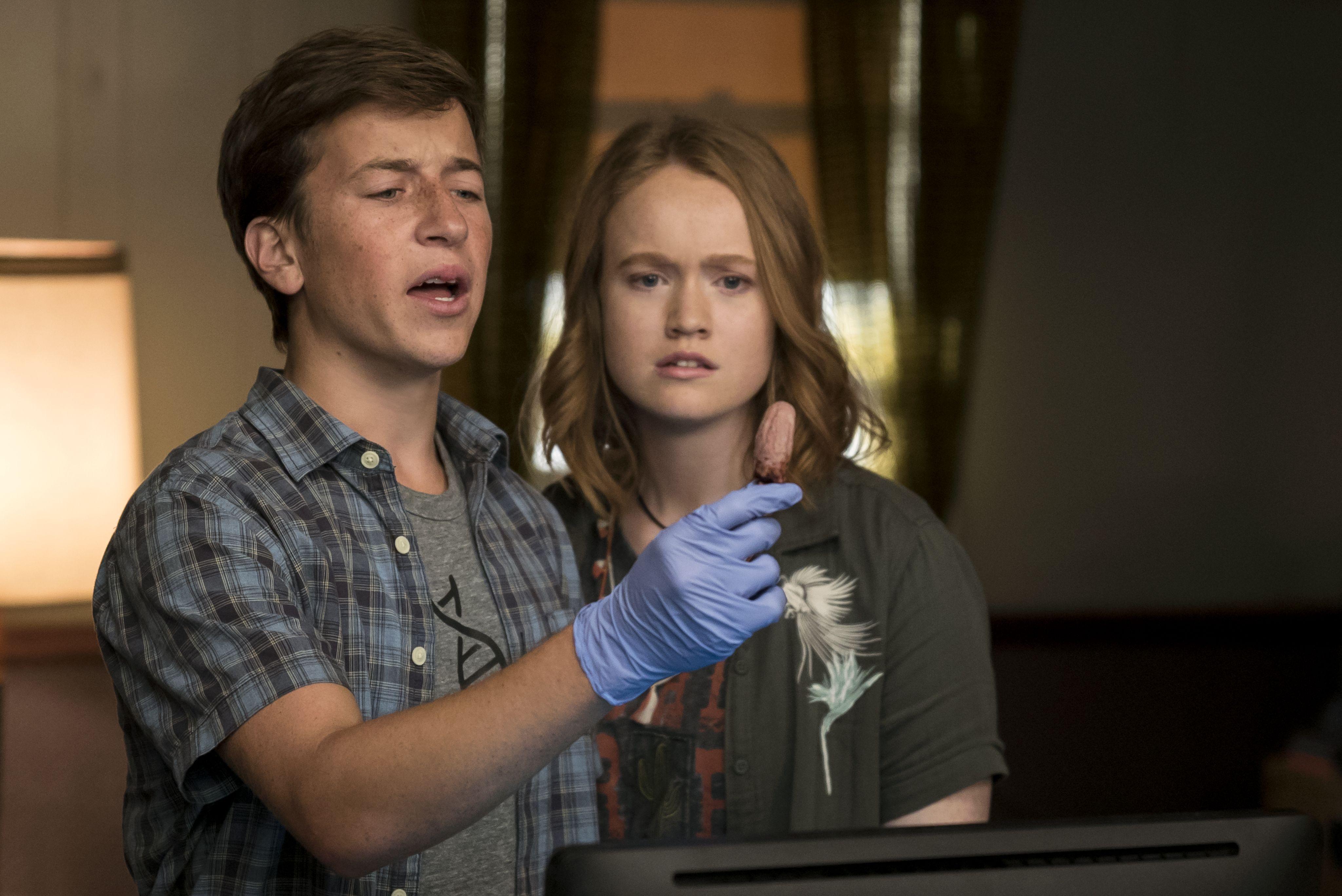 4096x2735 Drew Barrymore's Problems Continue In Netflix's Santa Clarita