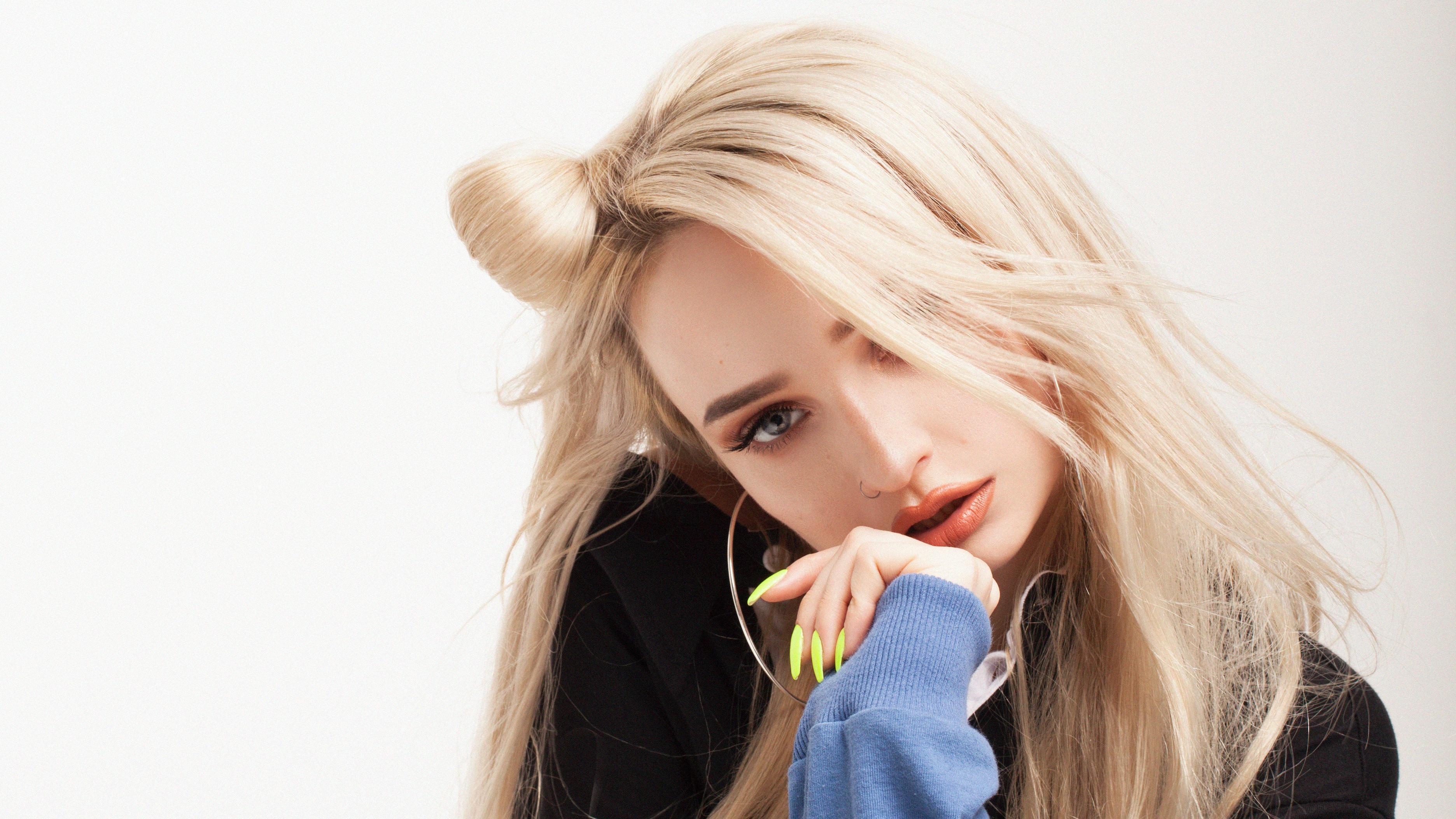3744x2106 Kim Petras Wallpaper