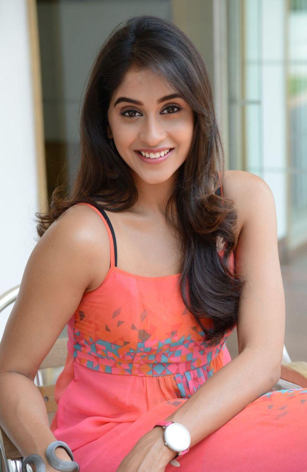 985x1516 Best Regina Cassandra Hot Photo HD Wallpaper Download