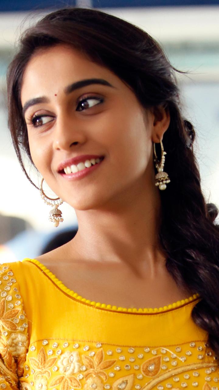 720x1280 Celebrity / Regina Cassandra Mobile Wallpaper Cassandra