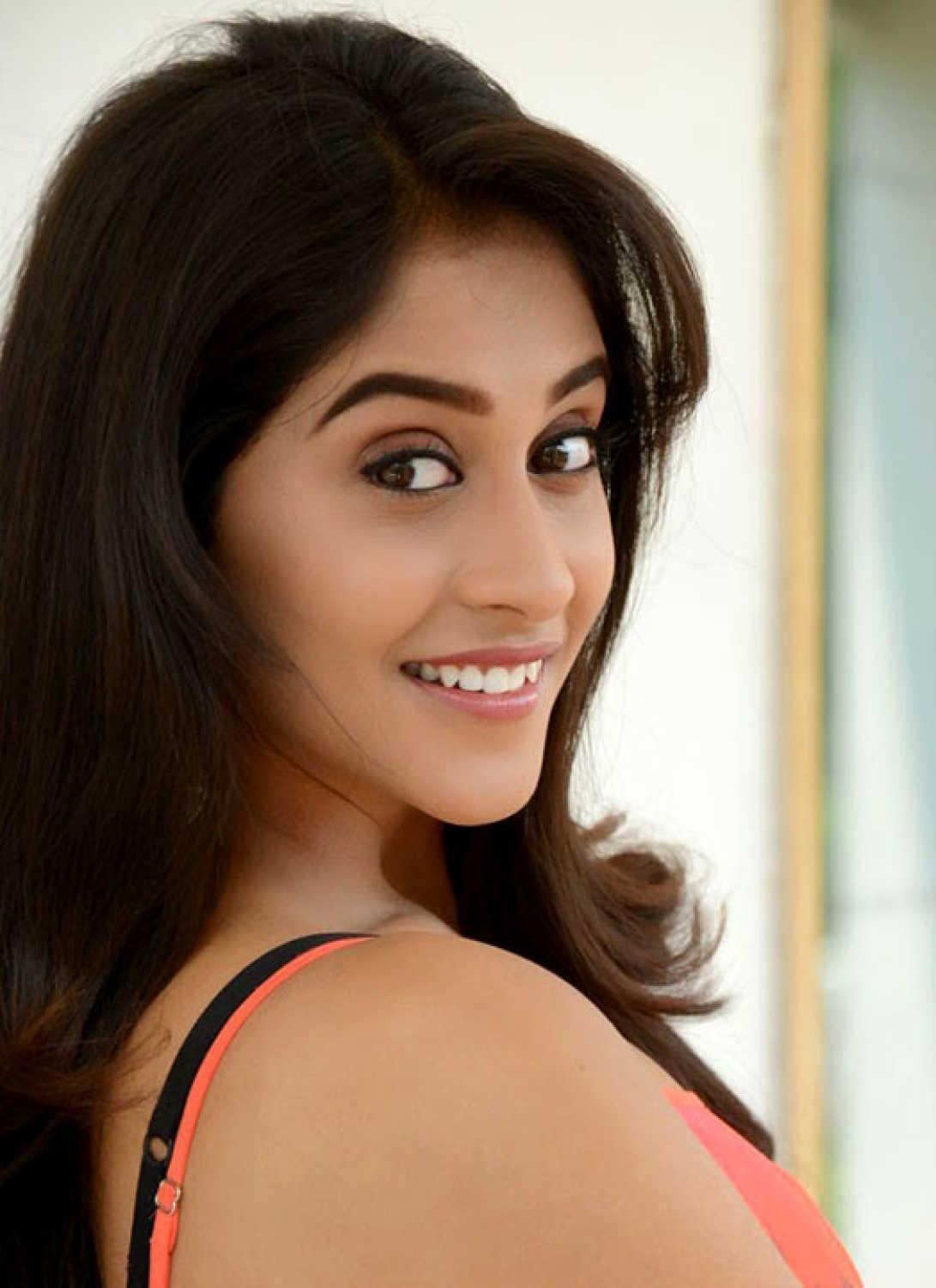 1091x1500 Regina Cassandra Wallpaper HD for Android