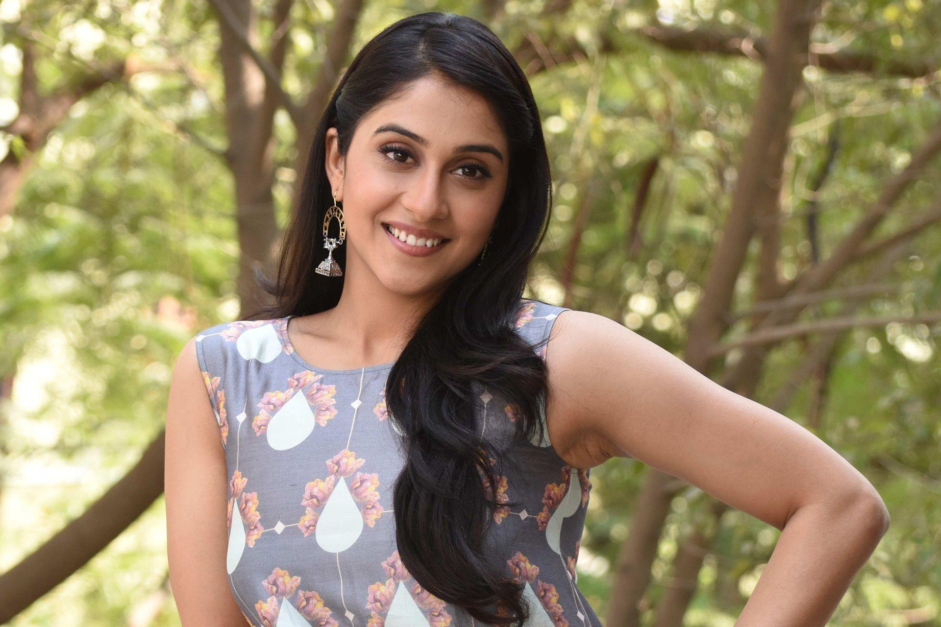 1920x1280 Regina Cassandra Wallpaper HD Background Free Download