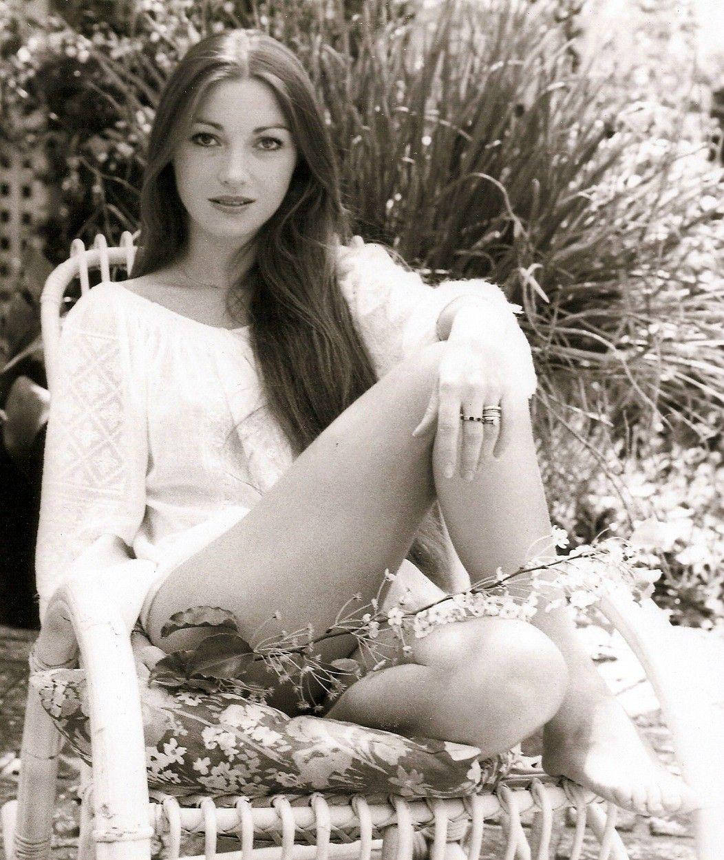 1052x1250 Download Lovely Jane Seymour Circa 1973 Wallpaper