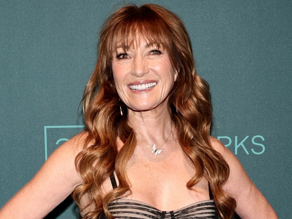 1024x768 Jane Seymour Wowed in Daring Bodycon Dress for Rare Red Carpet Moment