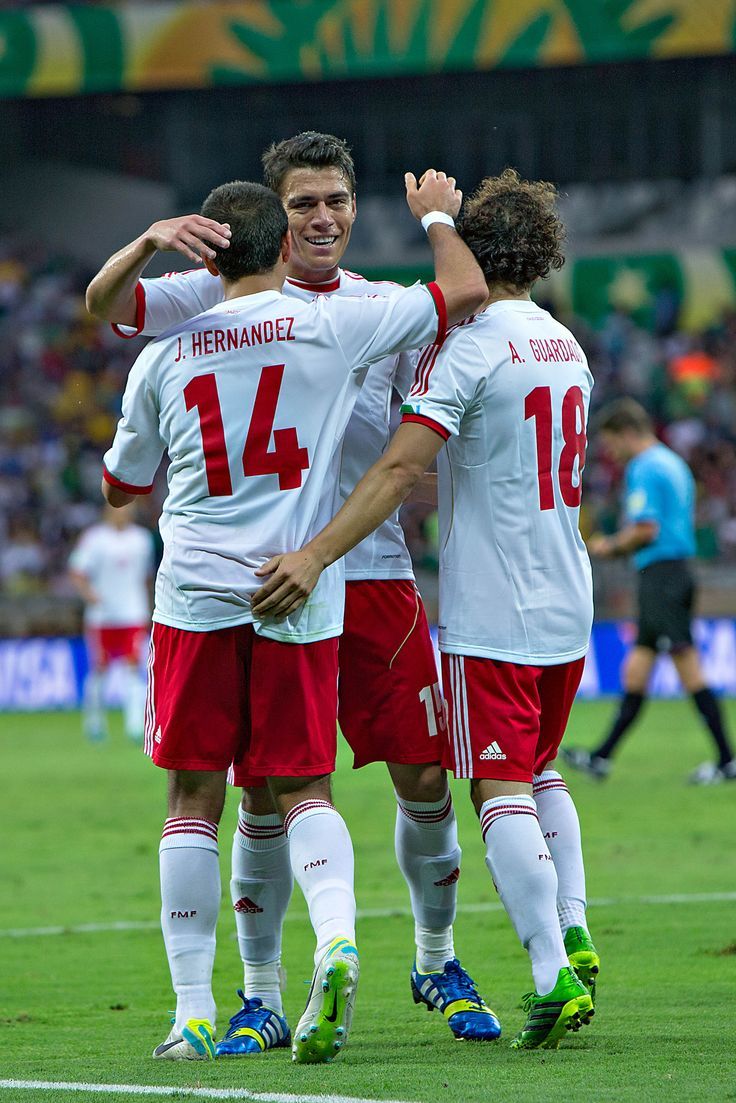 736x1103 Javier Chicharito Hernández, Héctor Moreno y Andrés Guardado durante el partido vs Japón
