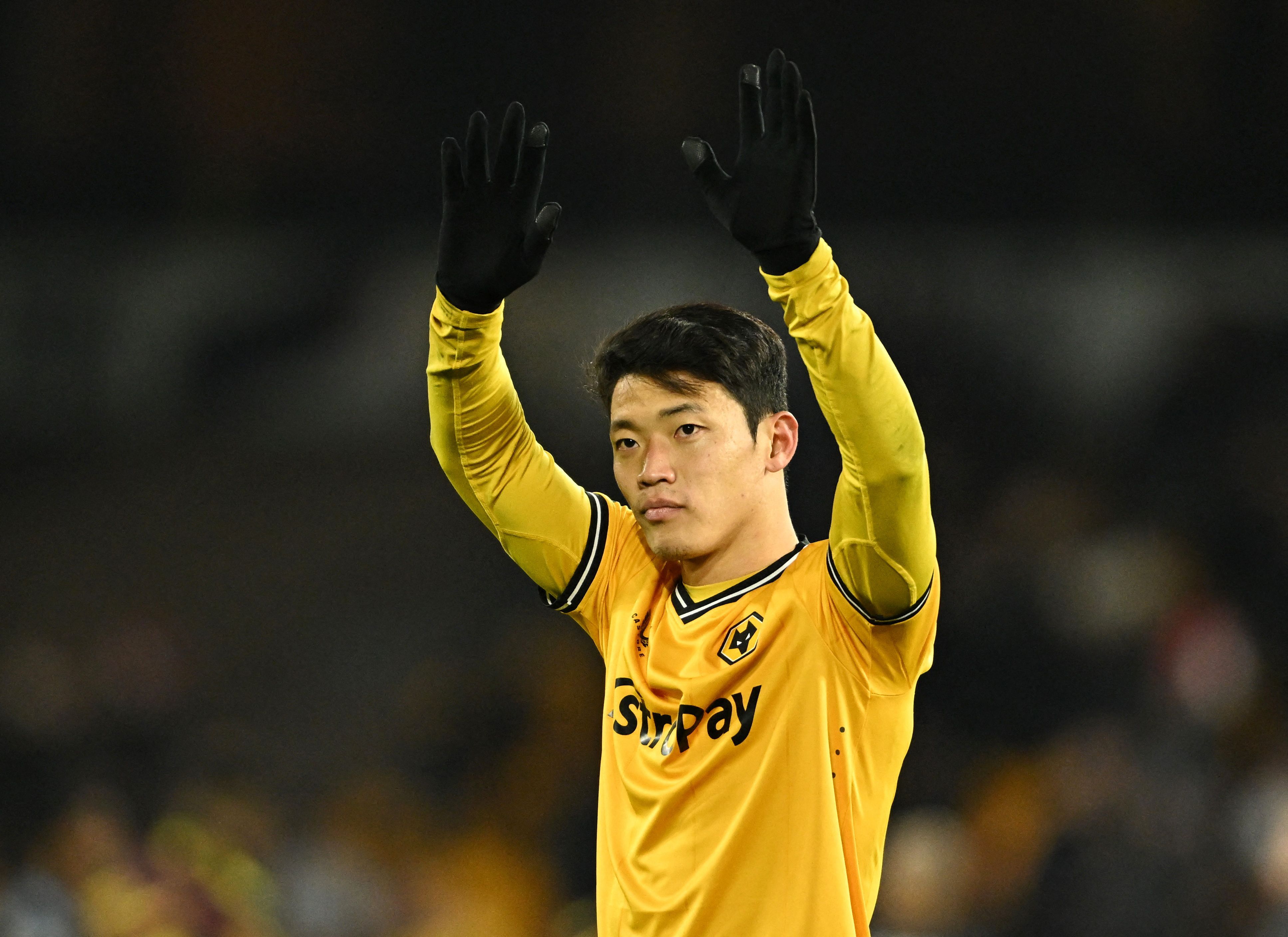 3870x2815 Hwang Hee Chan Accepts Burnley Gift As Wolves Win 1 0