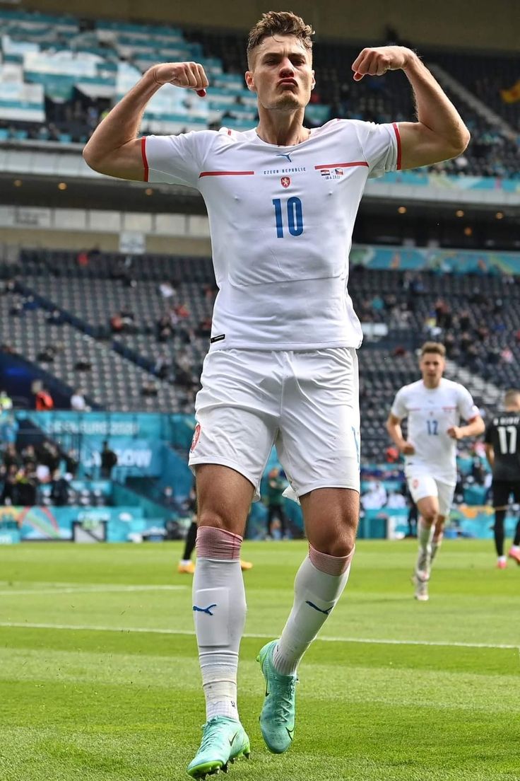 736x1104 European football wallpaper. Football celebration pose, Scott parker, Patrik schick