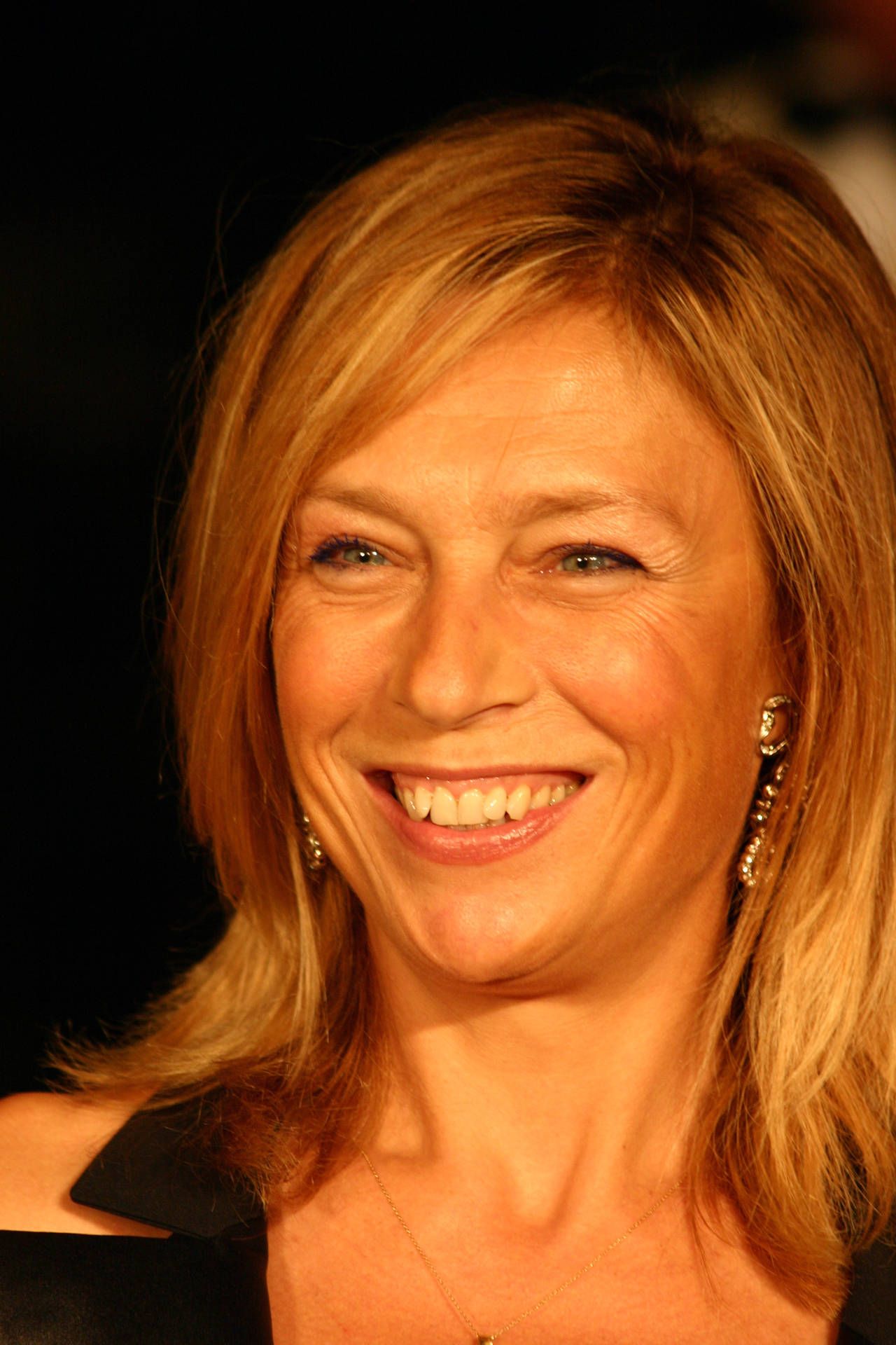 1280x1920 Download Edie Falco Grinning Smile Wallpaper