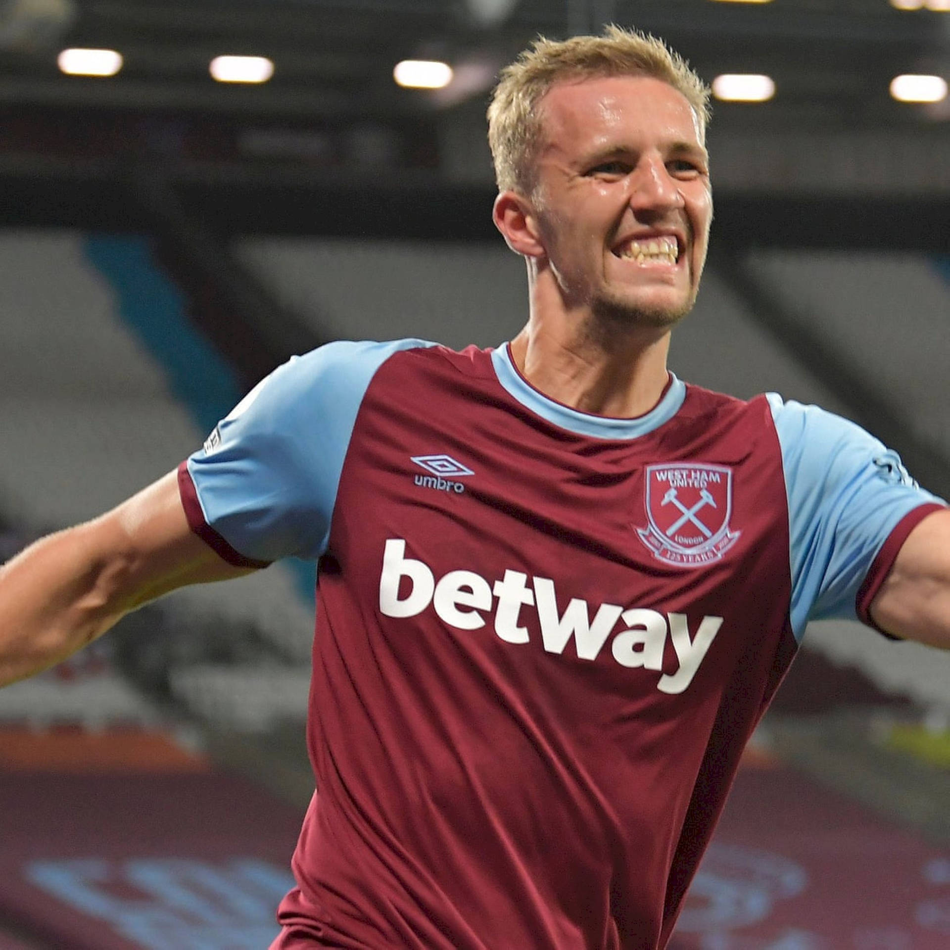 1920x1920 Download Tomas Soucek Smiling on the Pitch Wallpaper