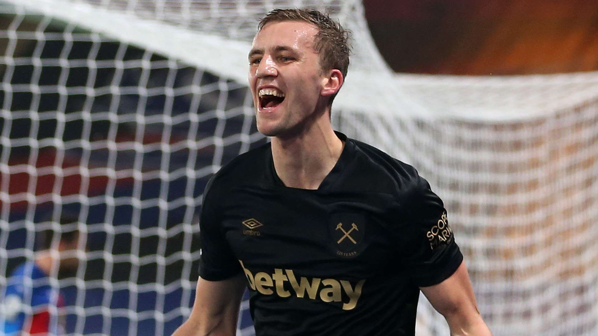 1920x1080 Soucek even better than Fernandes!' claims West Ham attacker has outshone Man Utd star. Goal.com English Oman