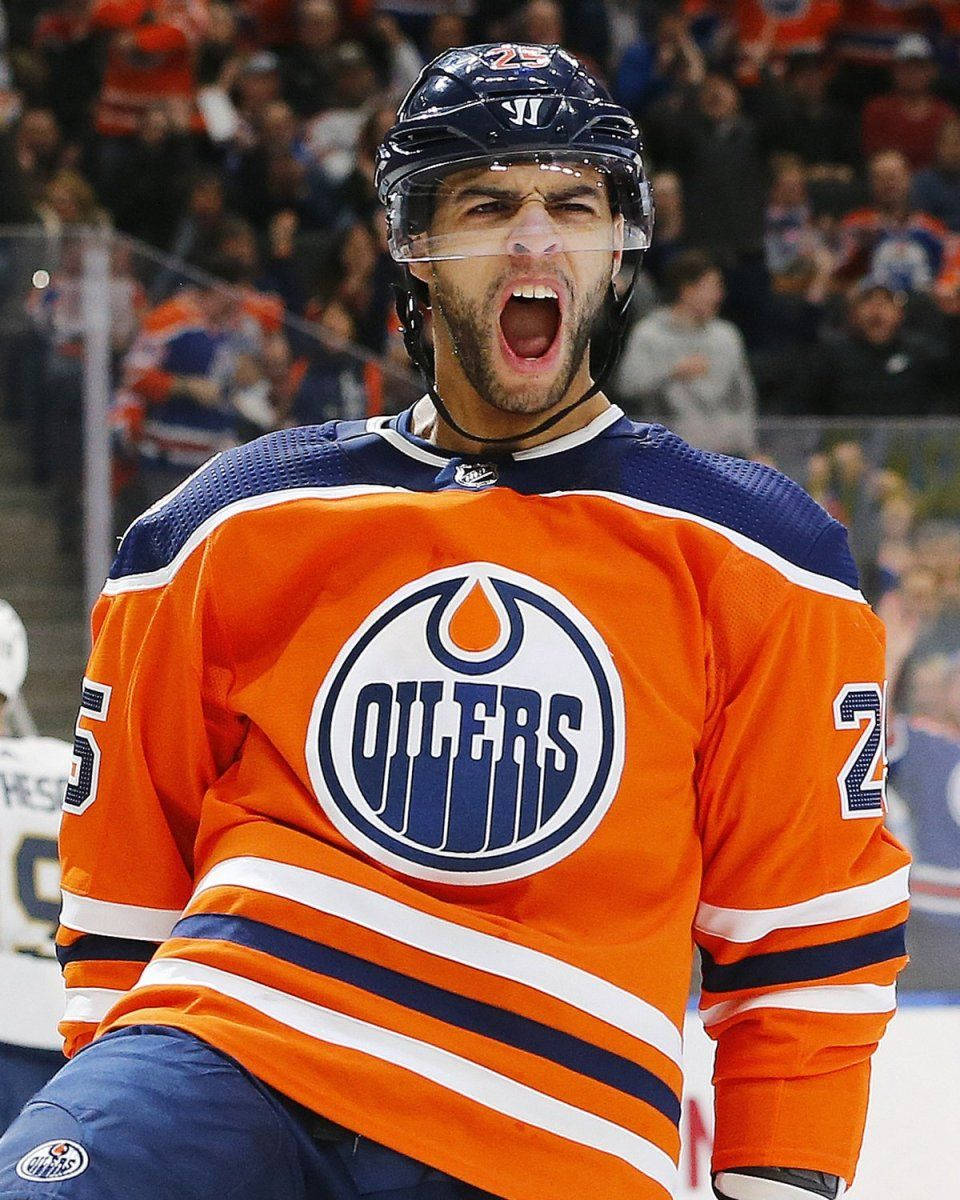 960x1200 Download Darnell Nurse During Edmonton Against Philadelphia Flyers 2019 Wallpaper