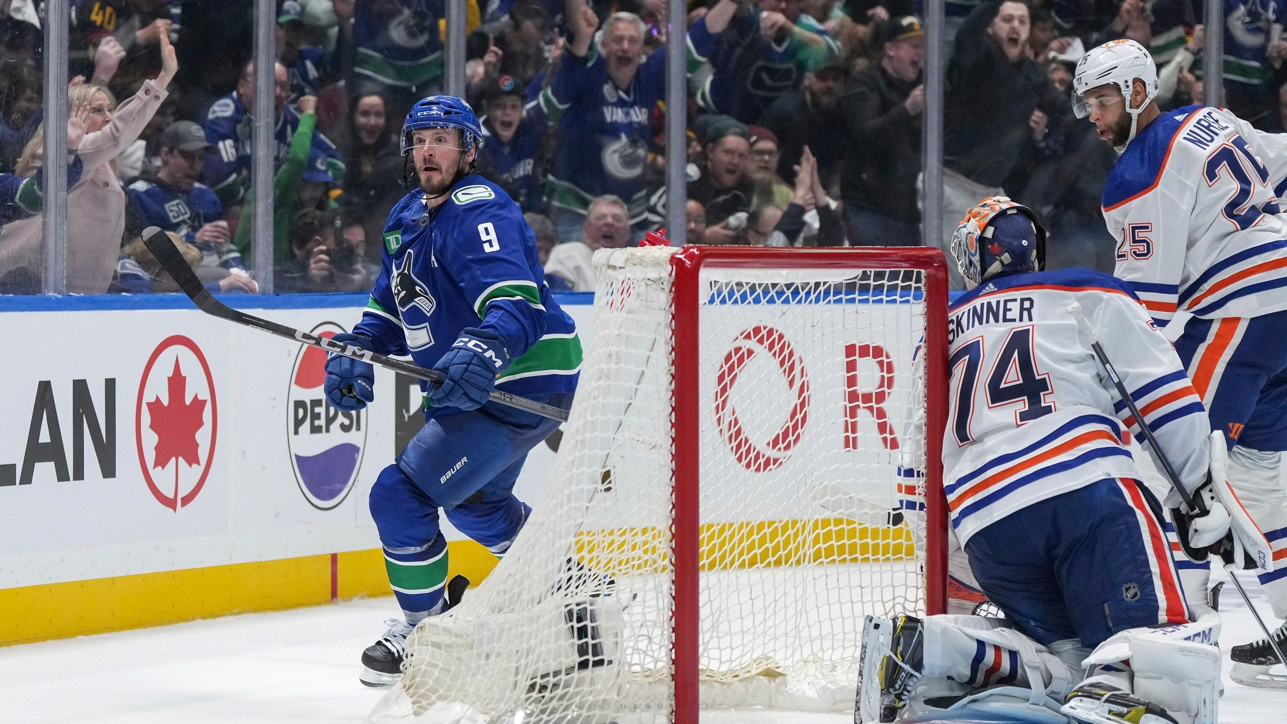 2560x1440 Canucks Overcome 3 Goal Deficit To Stun Oilers 5 4 In Game 1