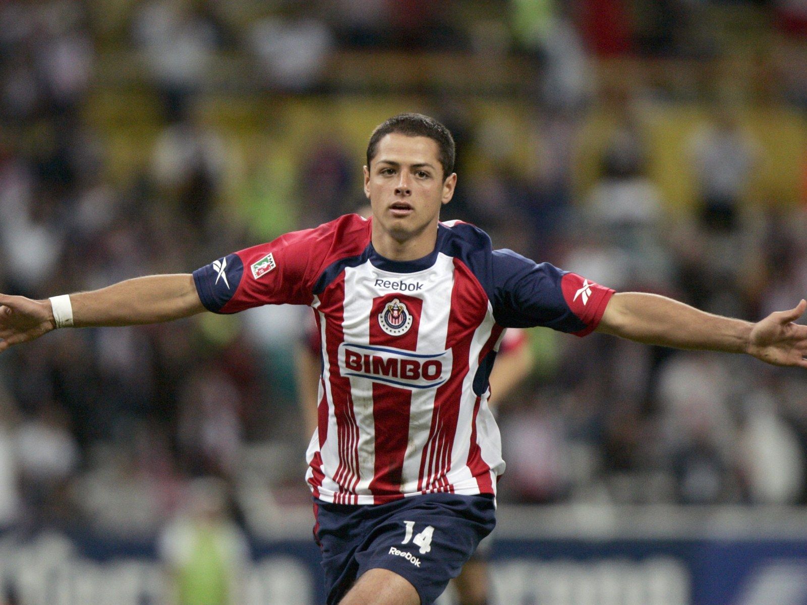 1600x1200 Javier Hernandez News: Fan Sends Chicharito Emotional Letter, Asks Goal For Late Brother