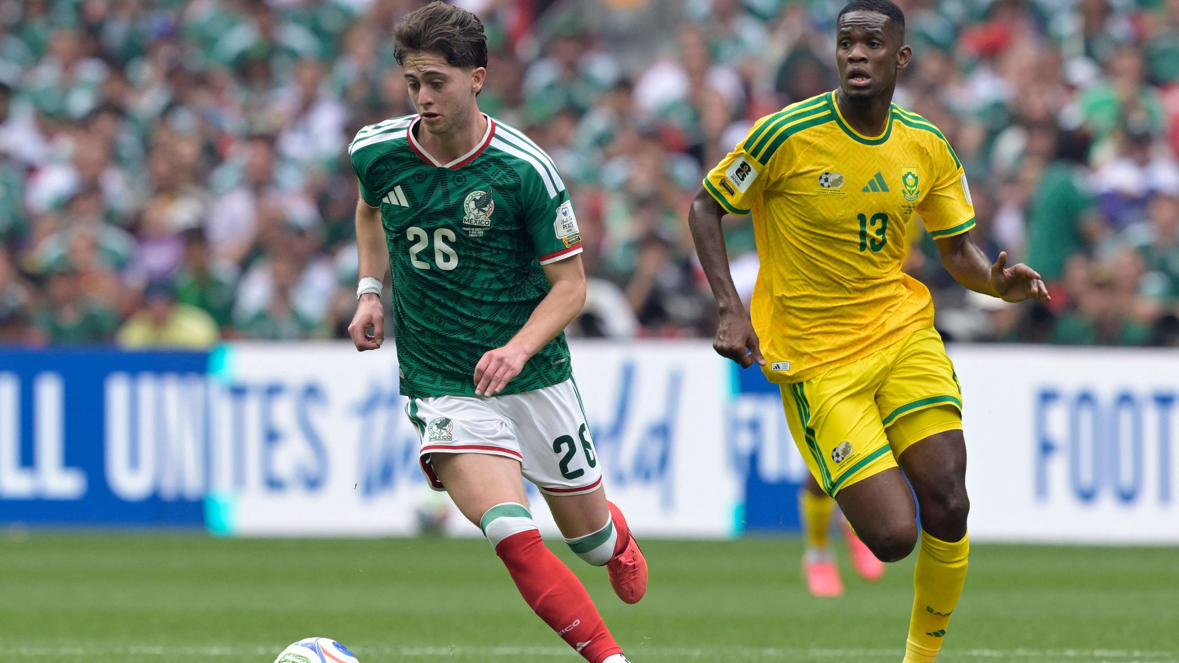 3840x2160 From Julian Quiñones' Brilliance To Cesar Montes' Clumsy Red Card And Losers From Mexico's 2 0 World Cup Opening Win Over South Africa. Goal.com US