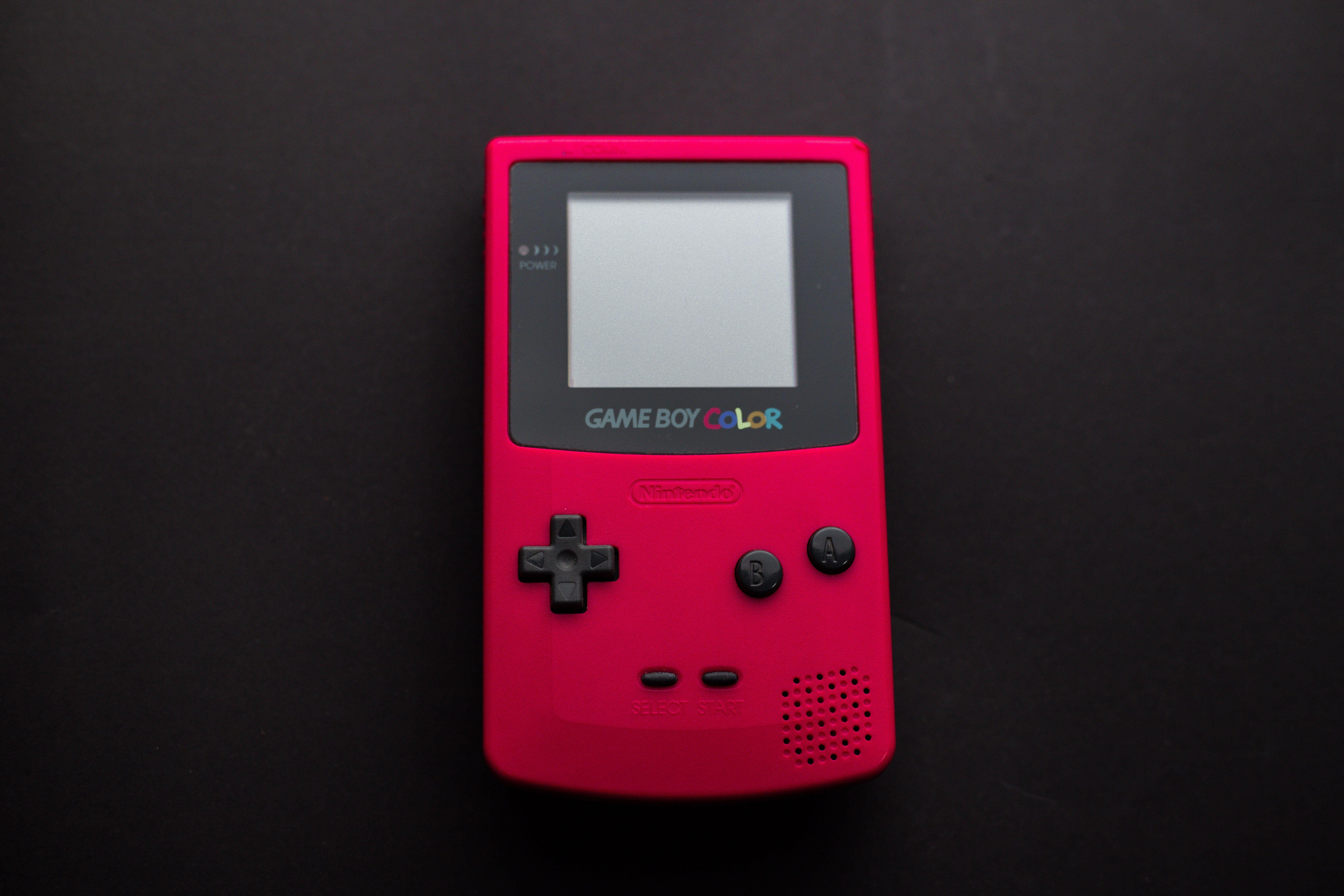 6240x4160 Close Up Photo Of Red Game Boy Console · Free