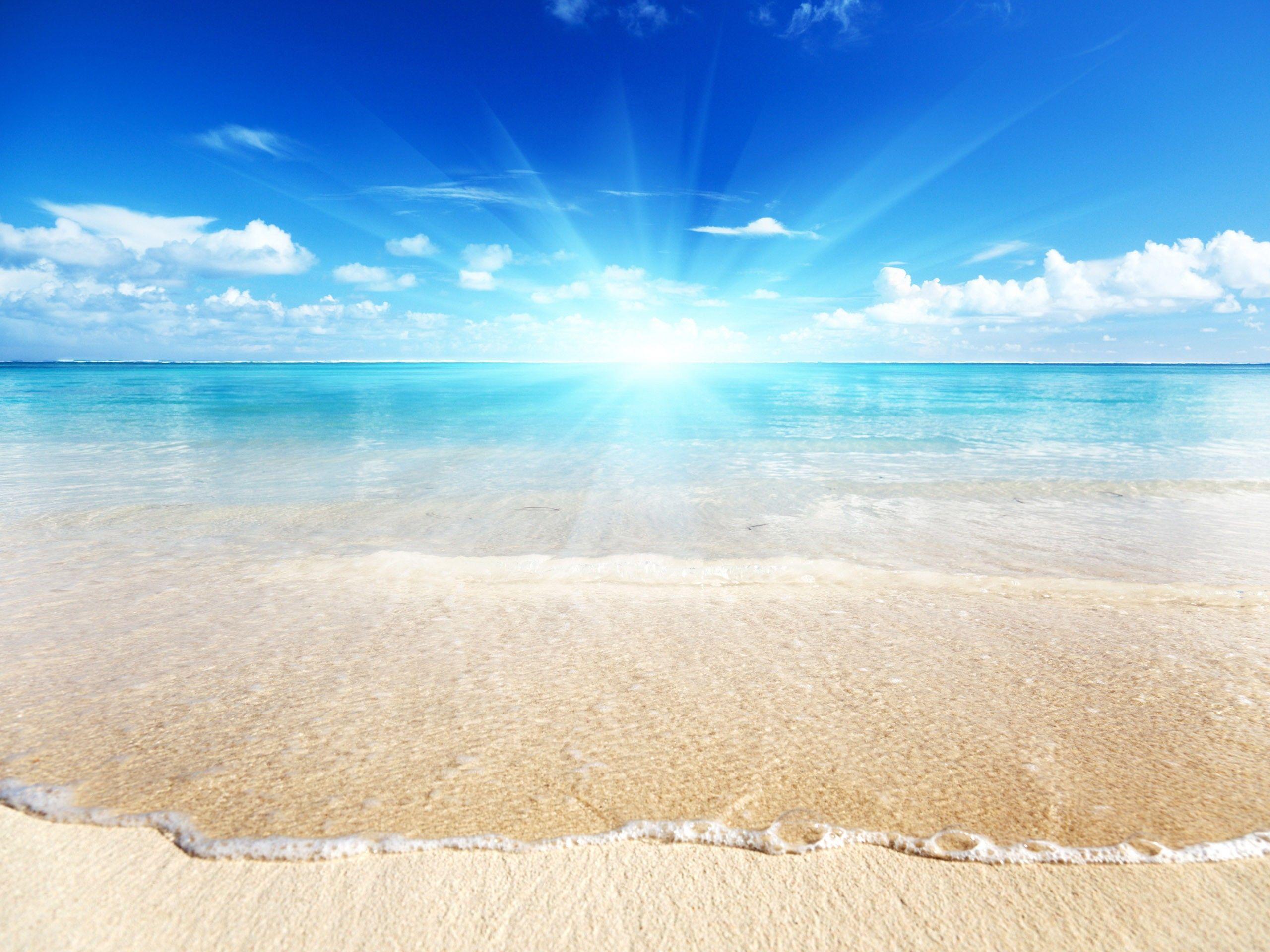 2560x1920 Sunny Days On The Beach