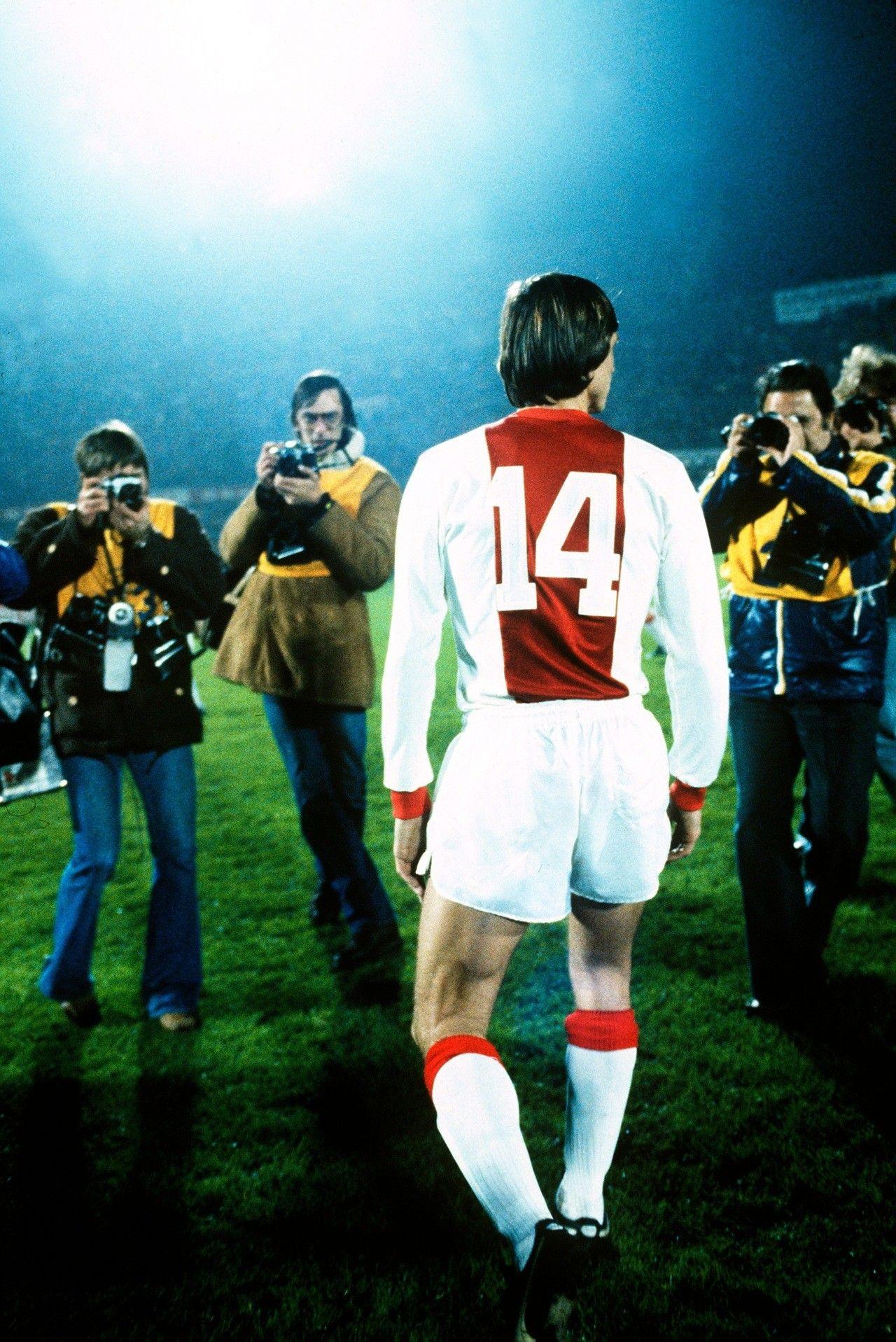 Johan Cruyff Wallpapers Top Free Johan Cruyff Backgrounds Wallpaperaccess