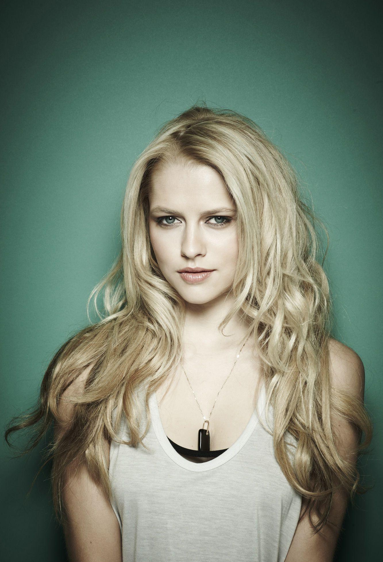1333x1956 Teresa Palmer High Quality Wallpaper For iPhone
