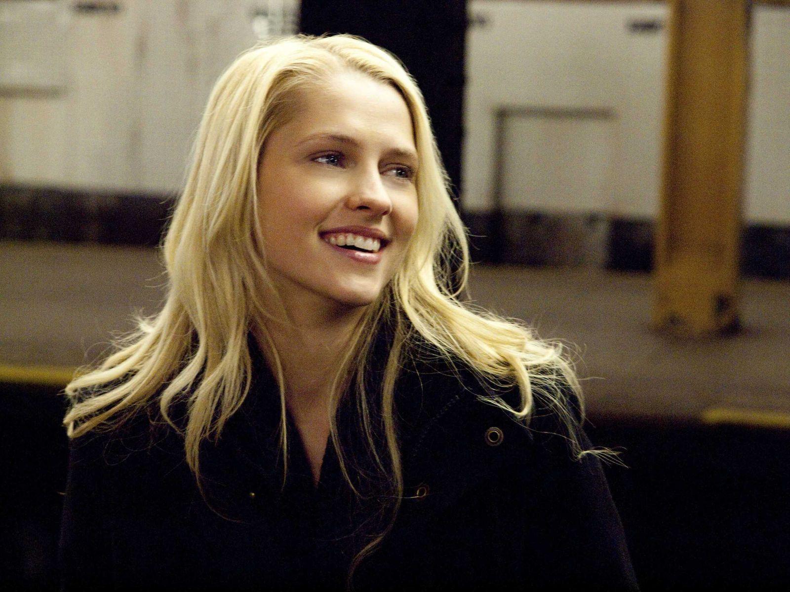 1600x1200 Teresa Palmer HD Wallpaper for desktop download