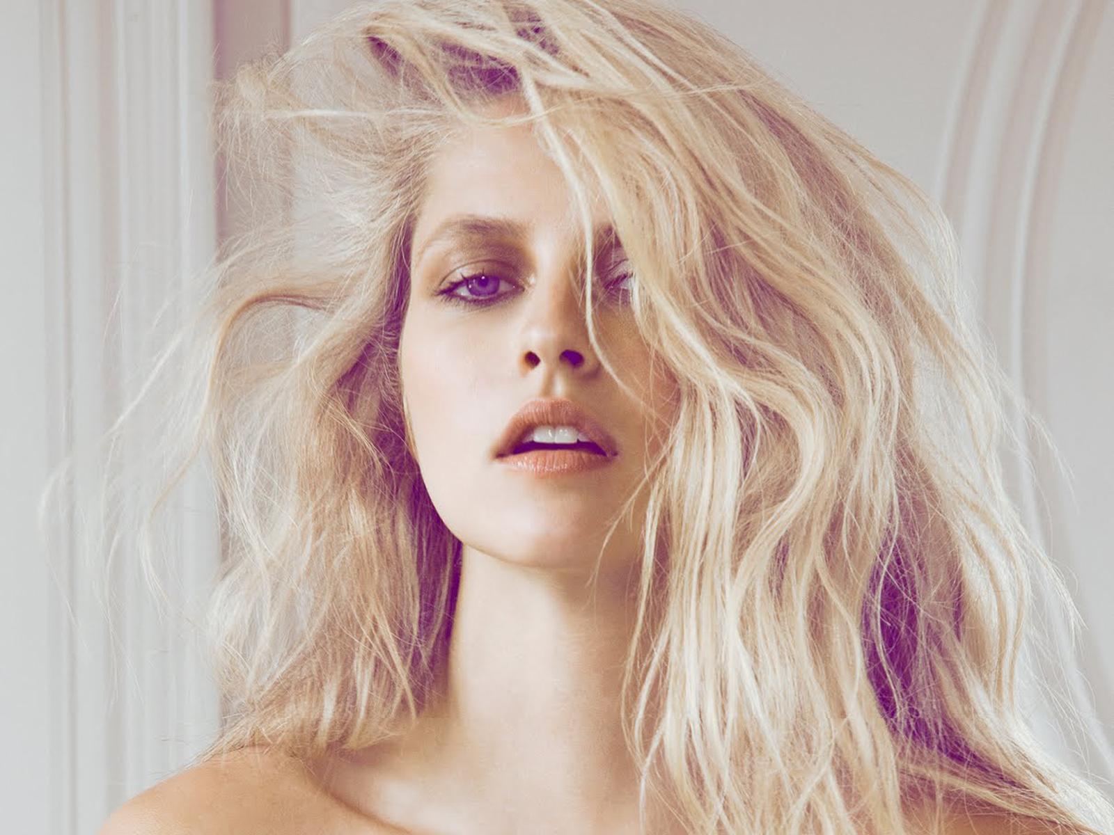 1600x1200 Teresa Palmer Wallpaper