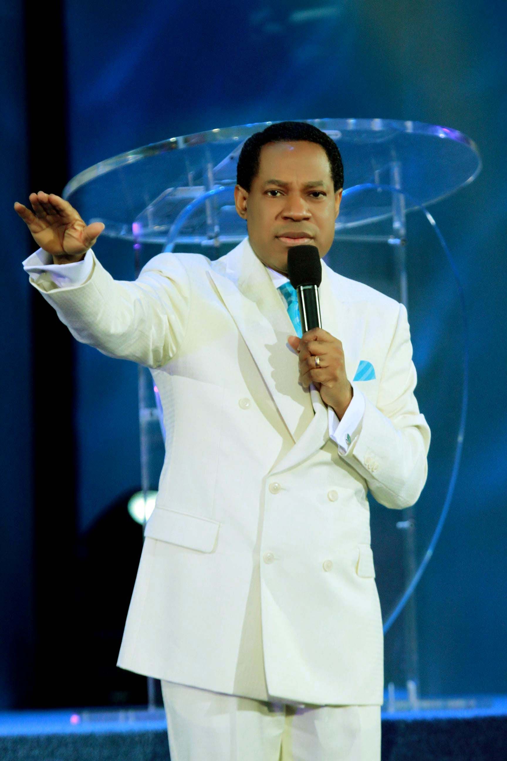 1728x2592 Pastor Chris Wallpaper