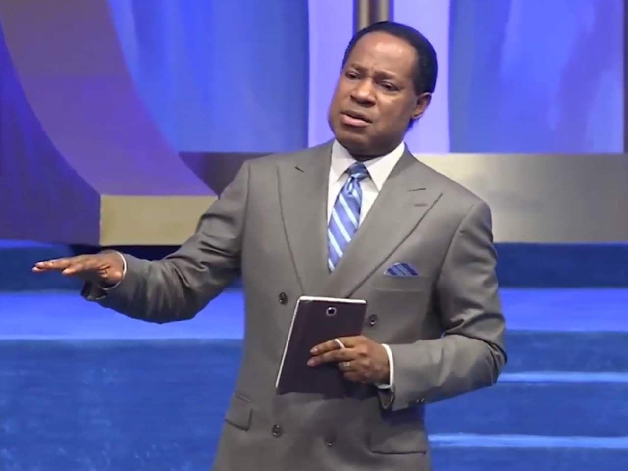 1280x960 Pastor Chris Wallpaper
