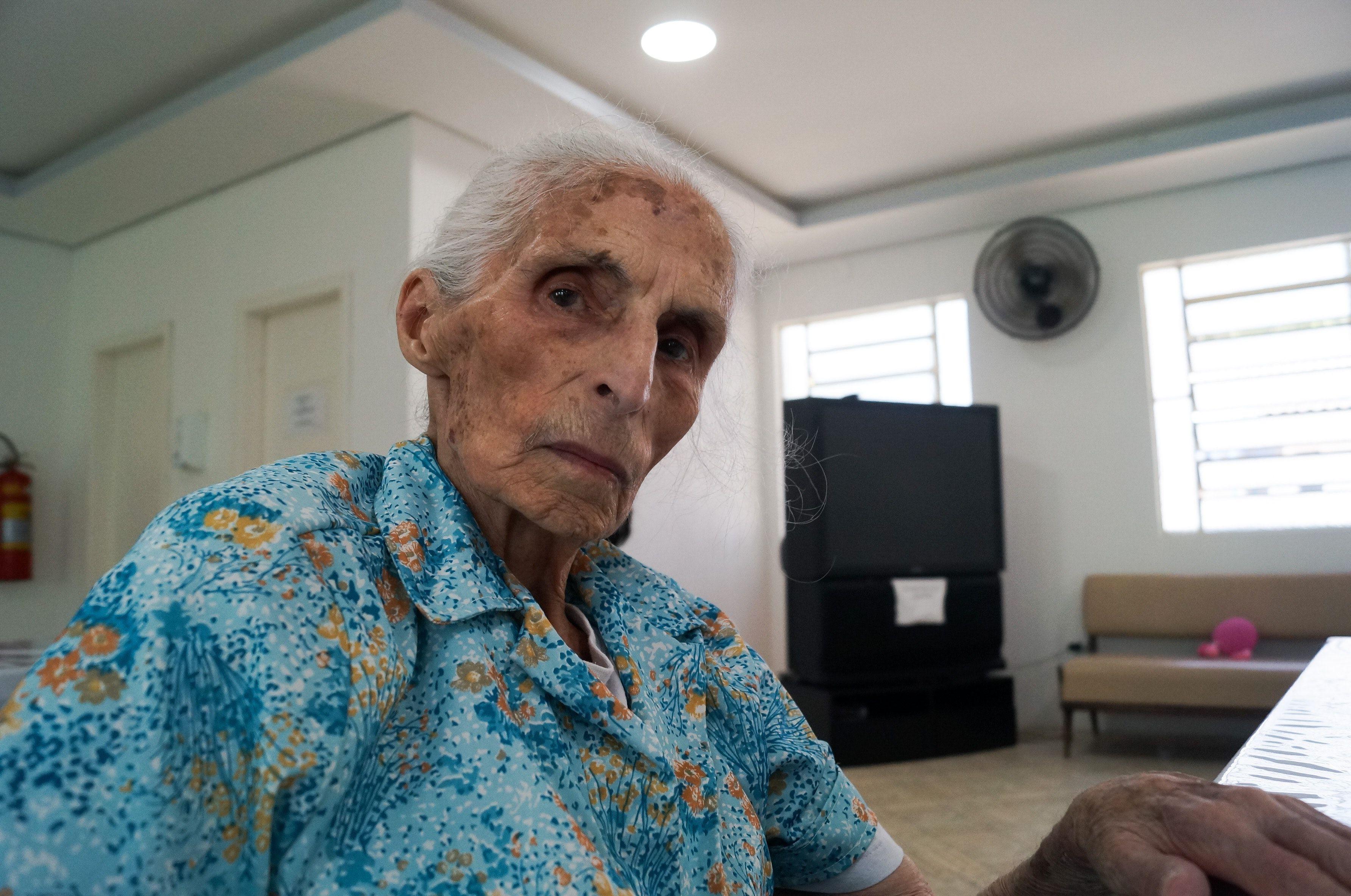 3568x2368 Free of elderly, elderly woman, granny