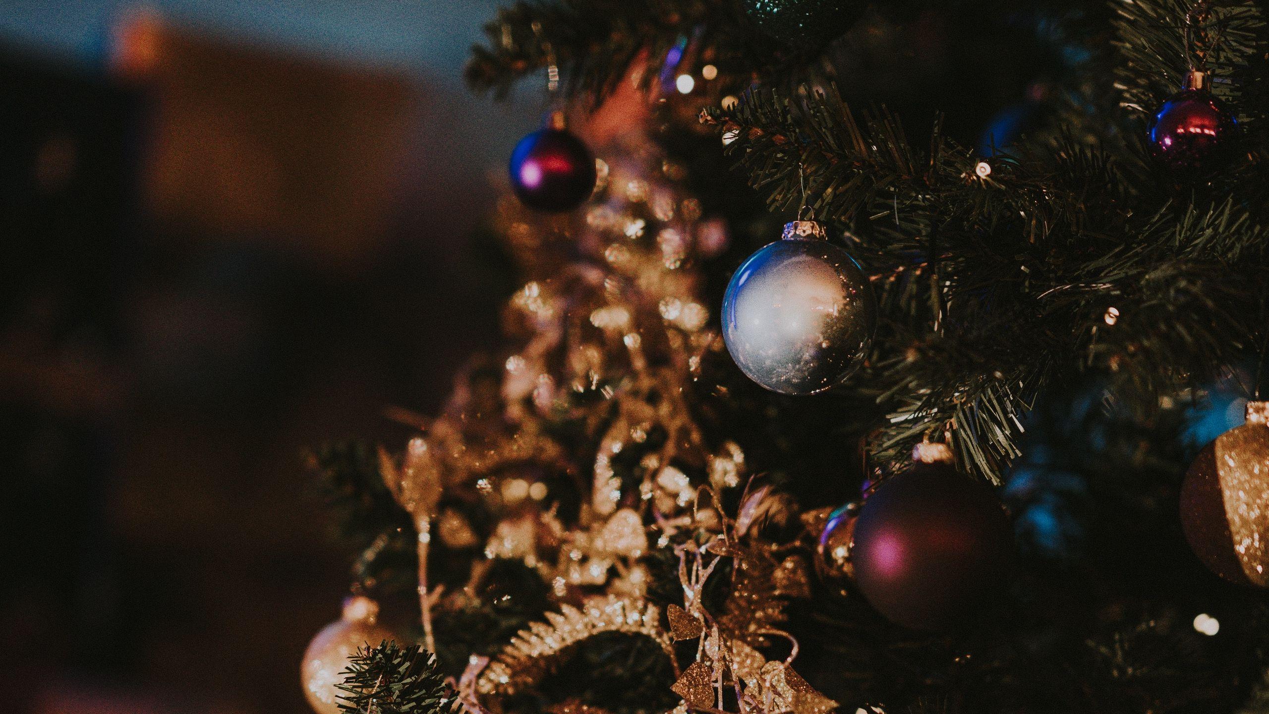 2560x1440 Download wallpaper 2560x1440 christmas tree, christmas toys