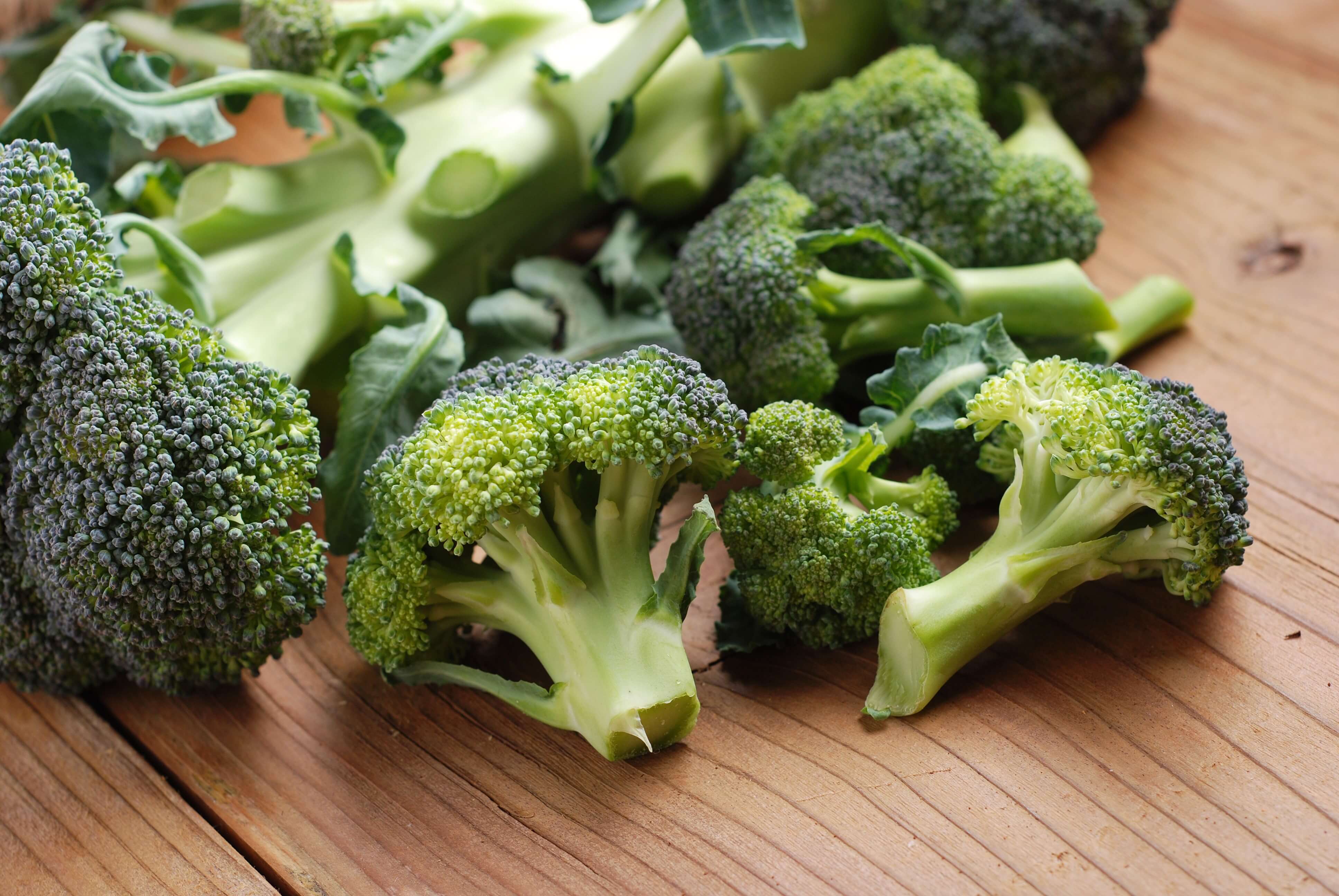 3872x2592 Broccoli Background image