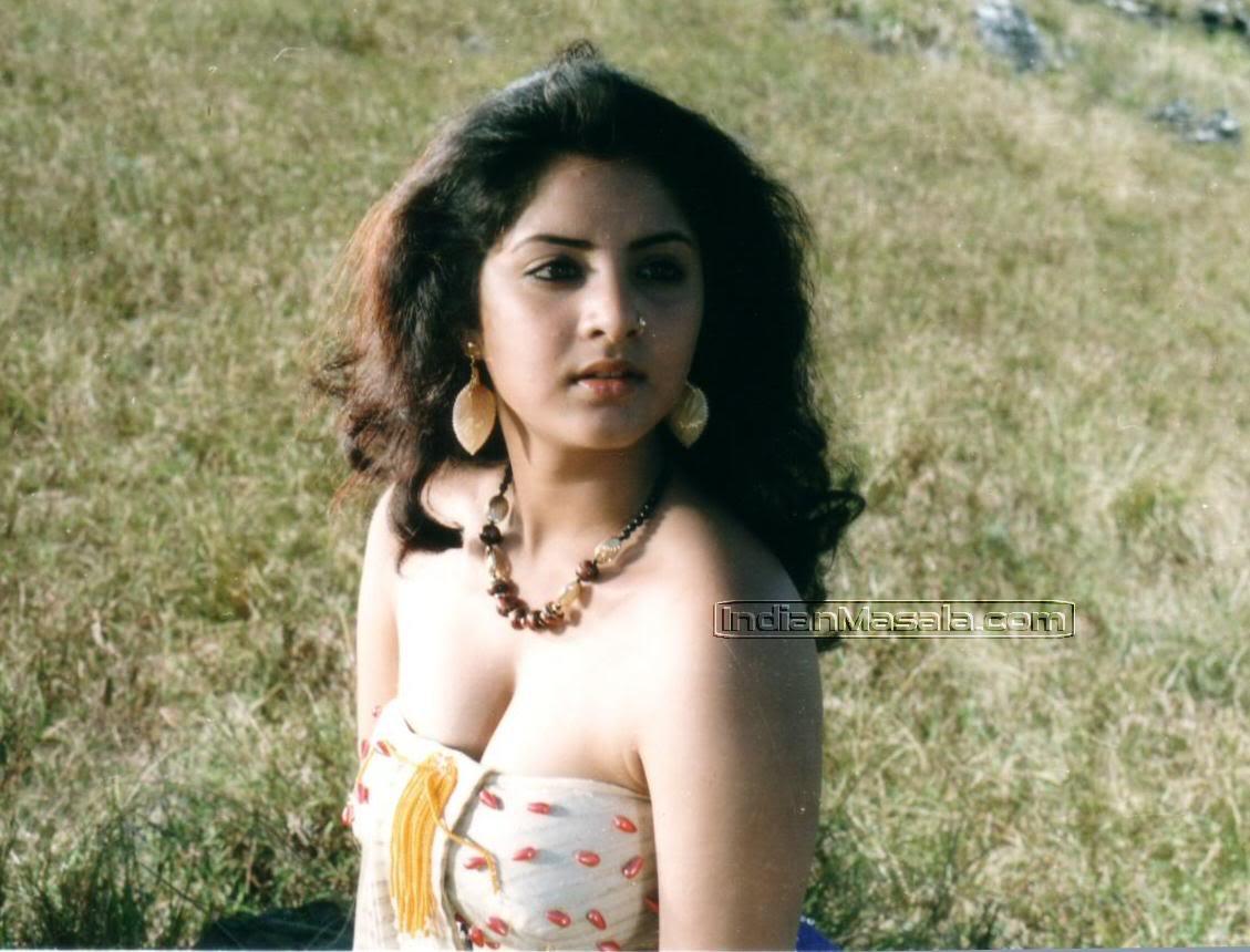 1129x860 nature wallpaper: Divya Bharti Leaked photo