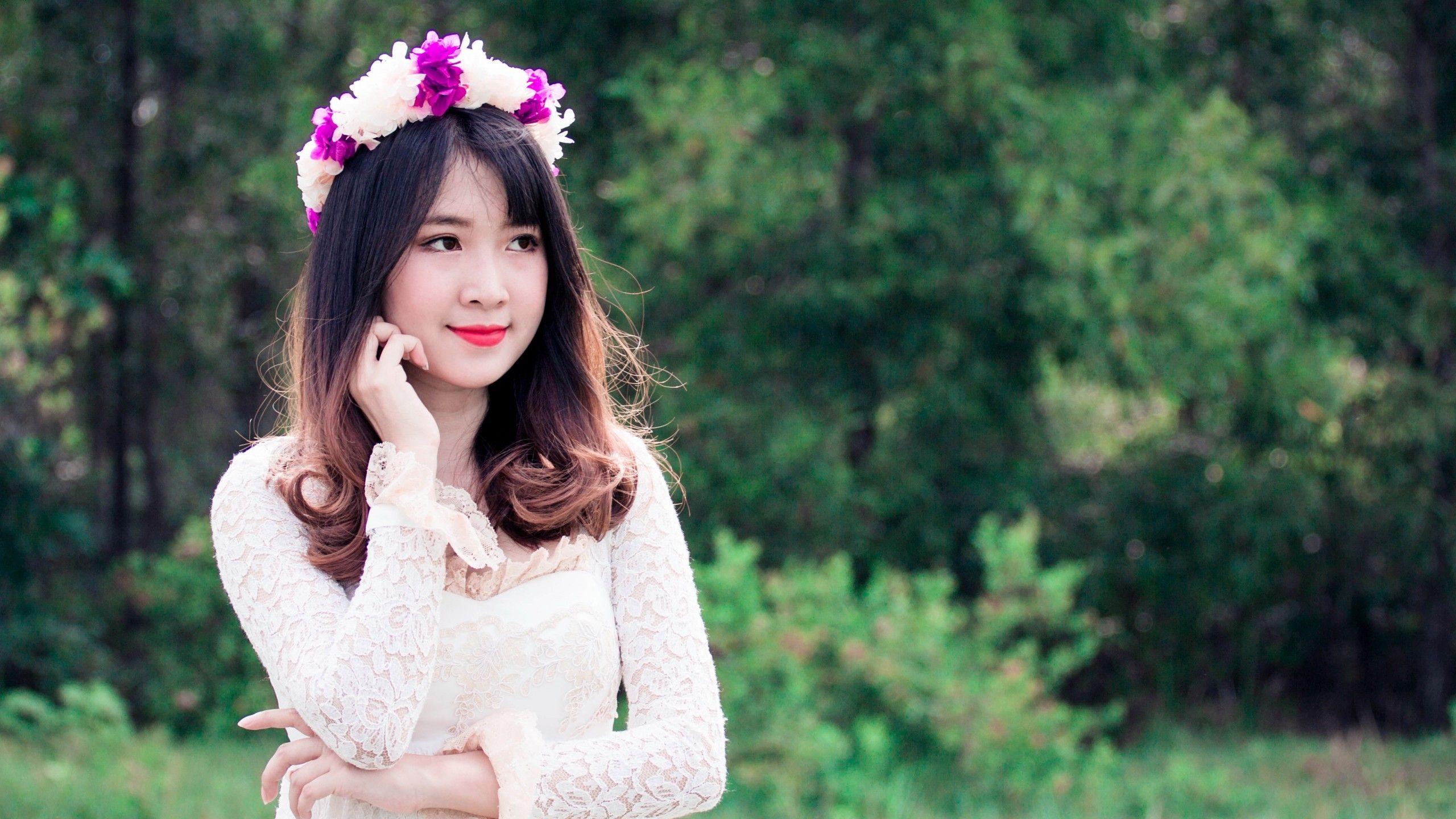 2560x1440 Download 2560x1440 Asian, Model, Looking Away, Red Lipstick