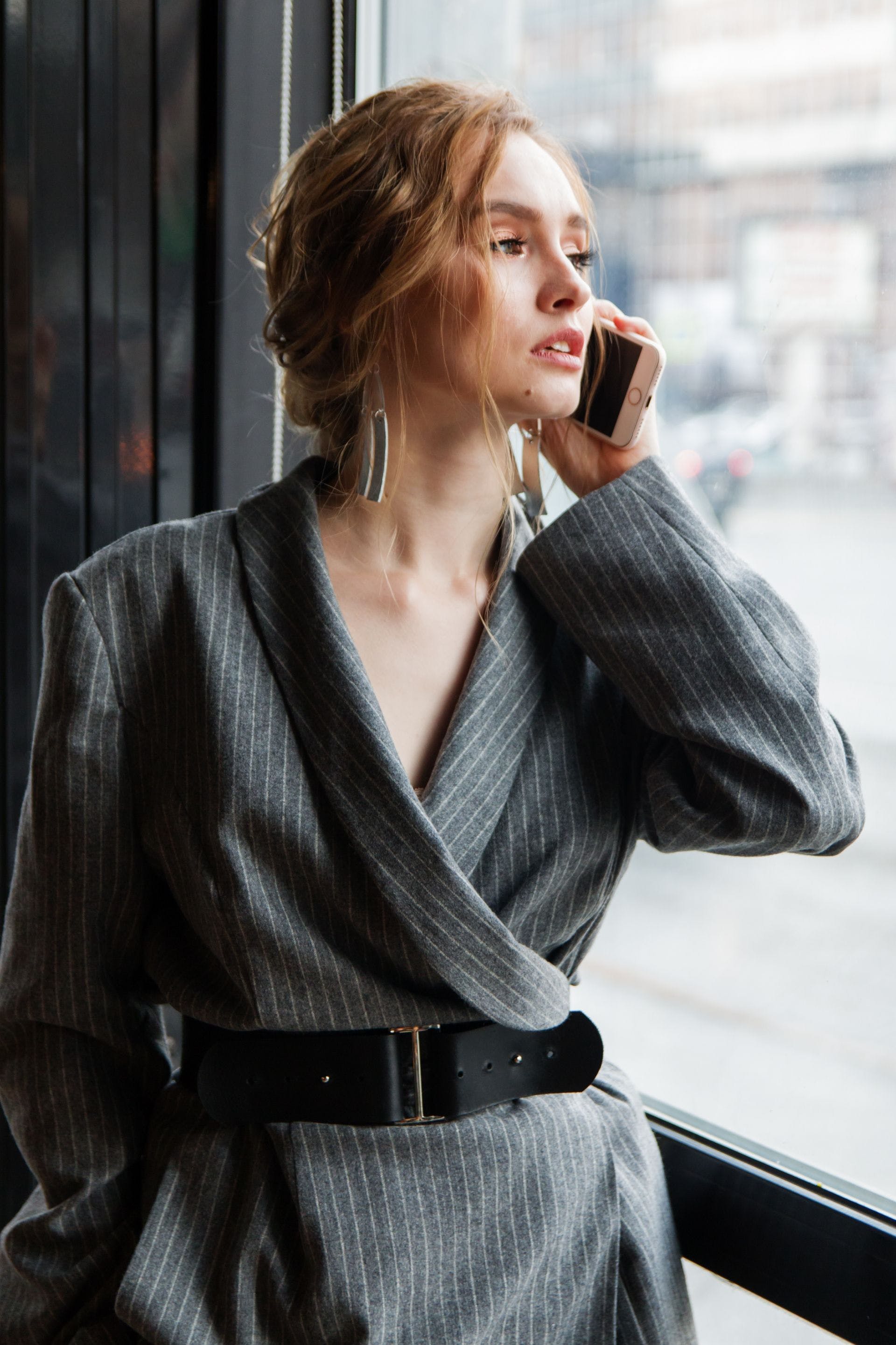 1920x2881 Women Business Wallpaper