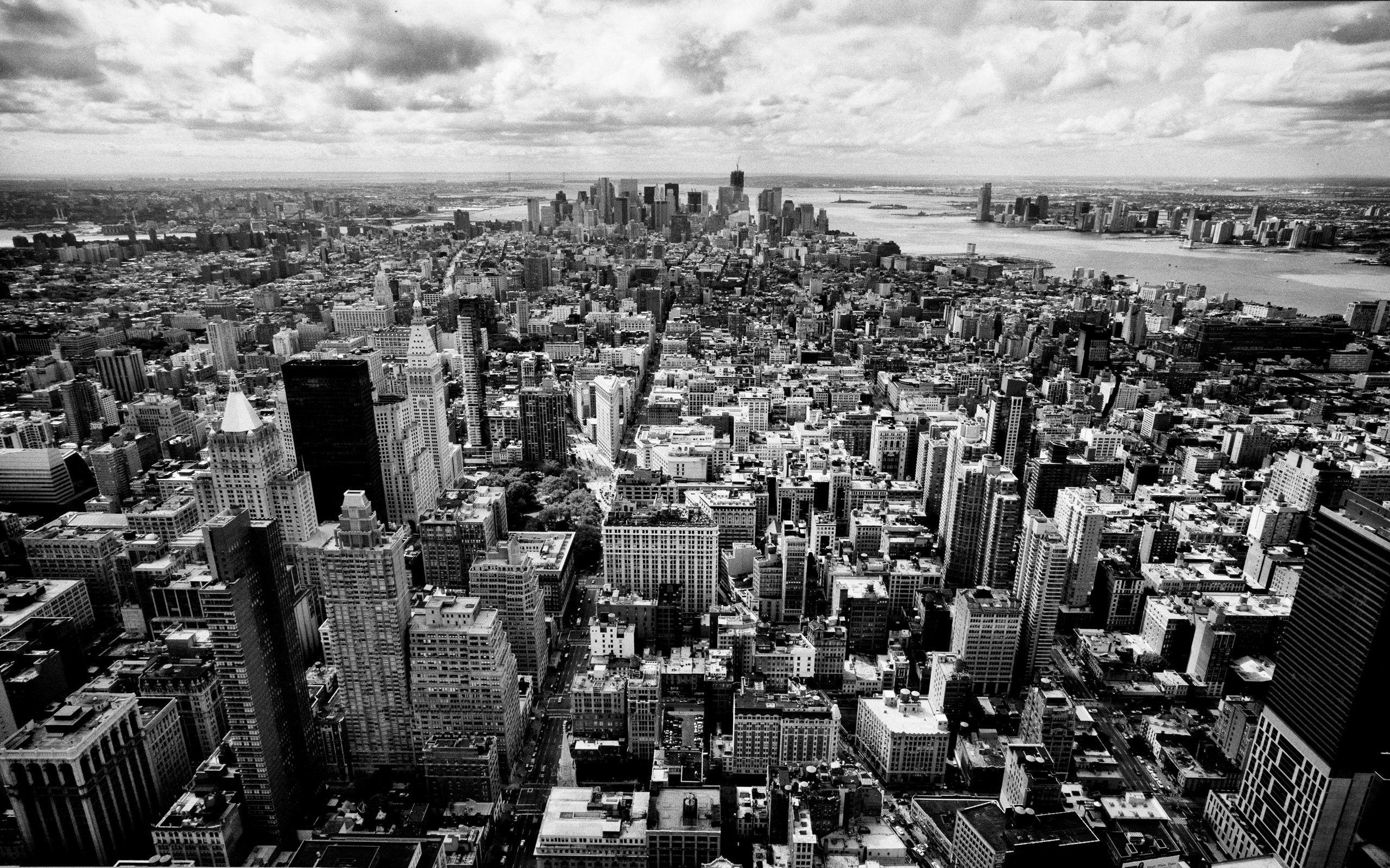 2560x1600 Black and White City Wallpaper