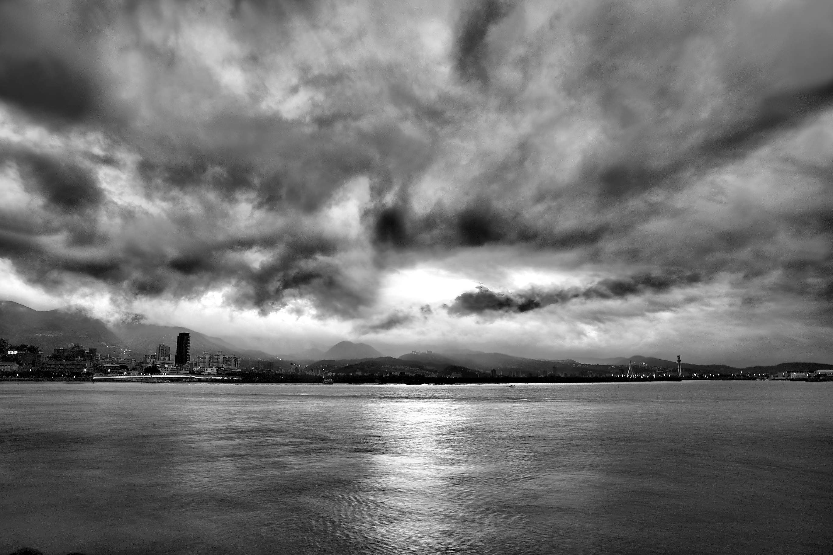 2736x1824 beach, black and white, cloudy, dark, ocean, sea, seascape