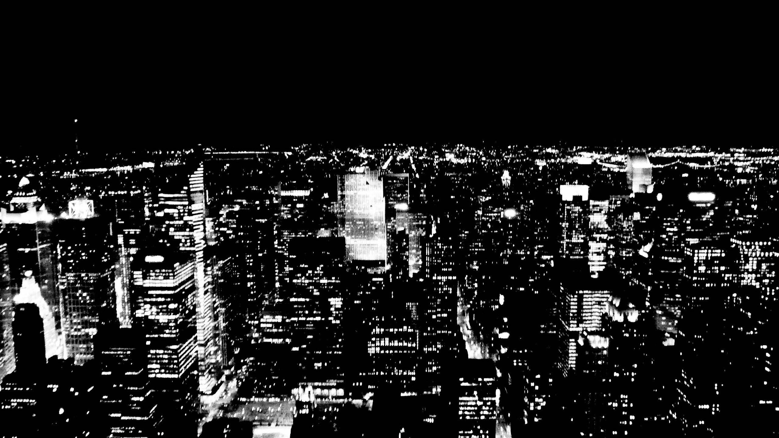 2560x1440 Black and White City Wallpaper