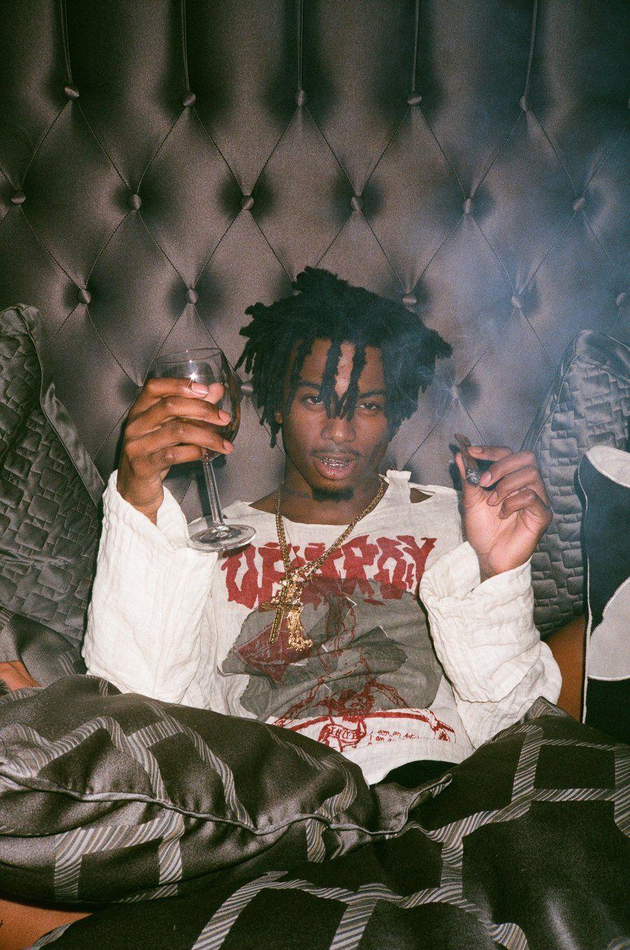 900x1357 Rapper With Money Wallpaper