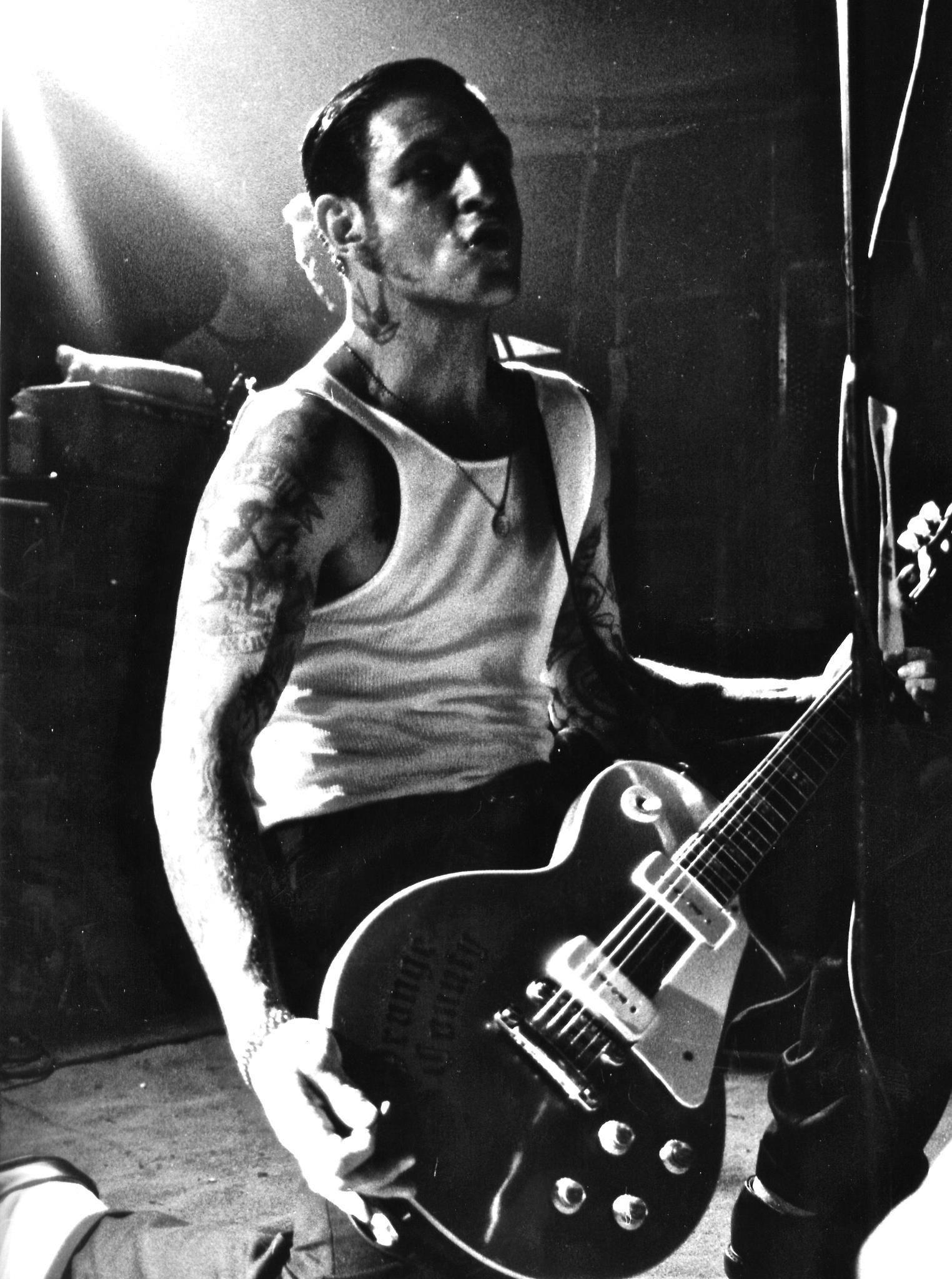 1524x2048 Mike Ness Wallpaper