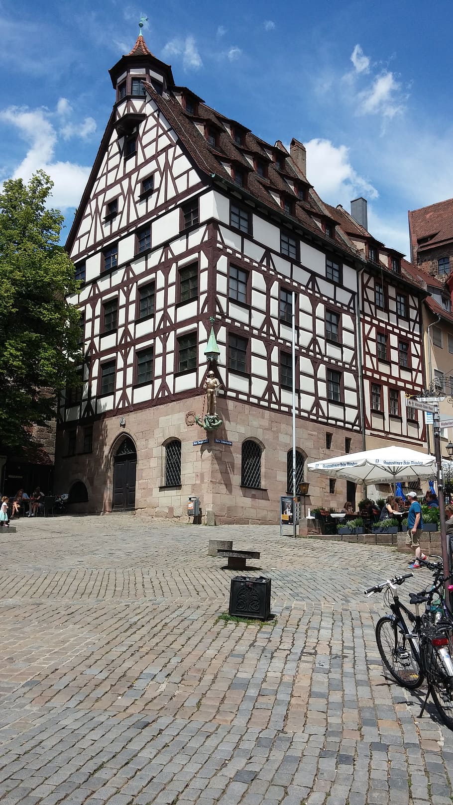 910x1618 HD wallpaper: nuremberg, albrecht dürer, fachwerkhaus, building