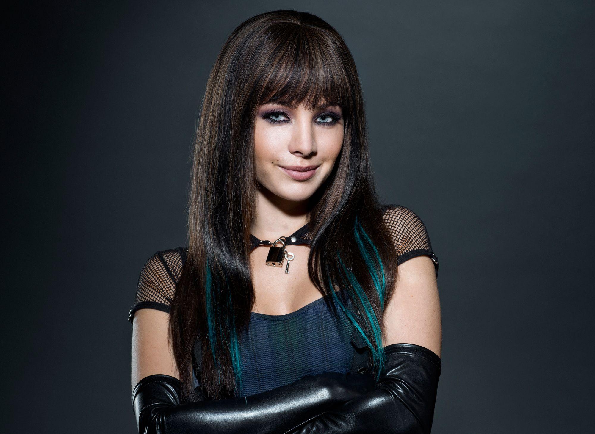 2000x1459 Video: 'Lost Girl' stars Ksenia Solo, Rick Howland on set