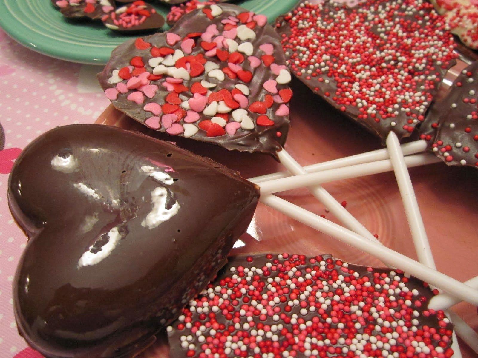 1600x1200 Chocolates Wallpaper