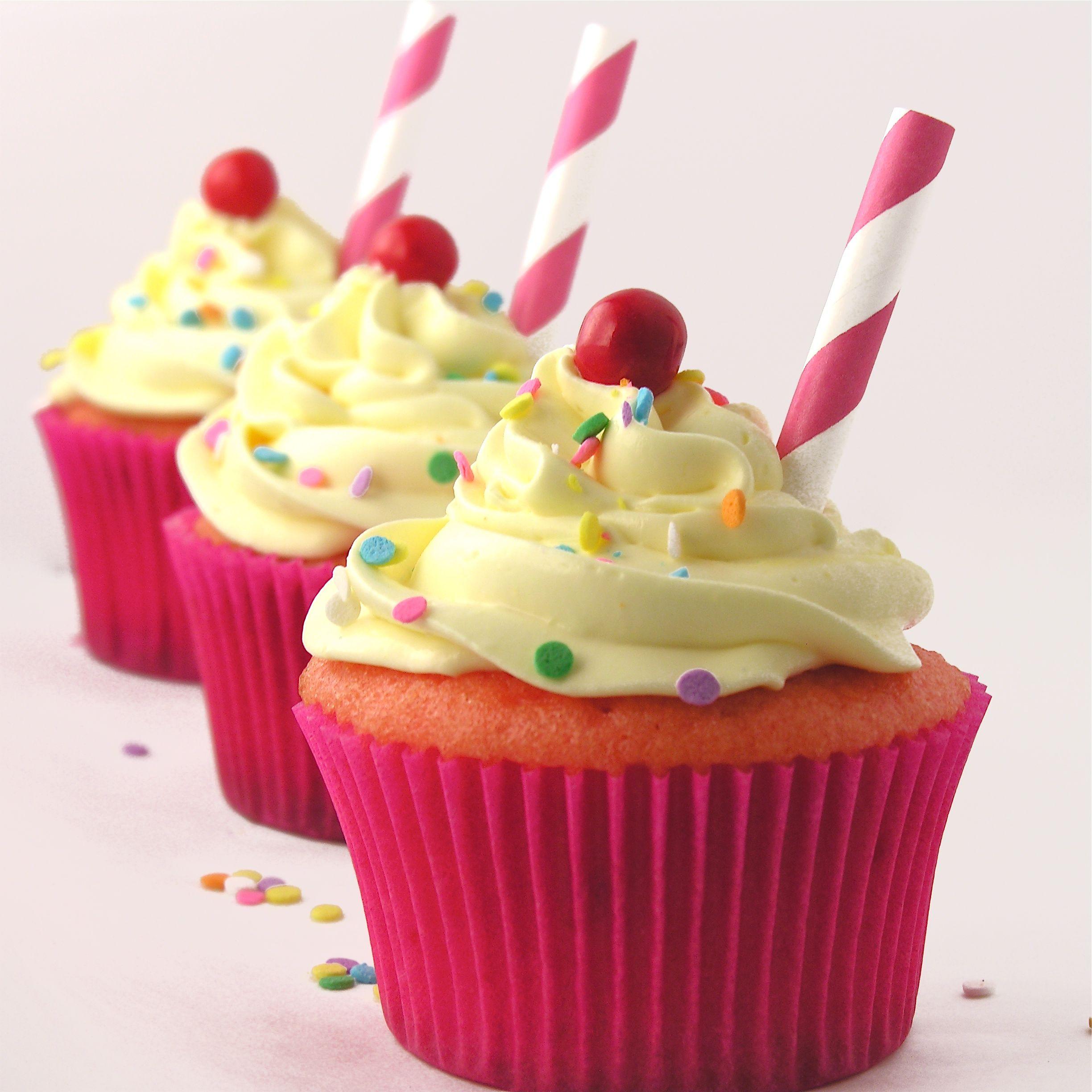 2448x2448 HD Cupcakes Wallpaper