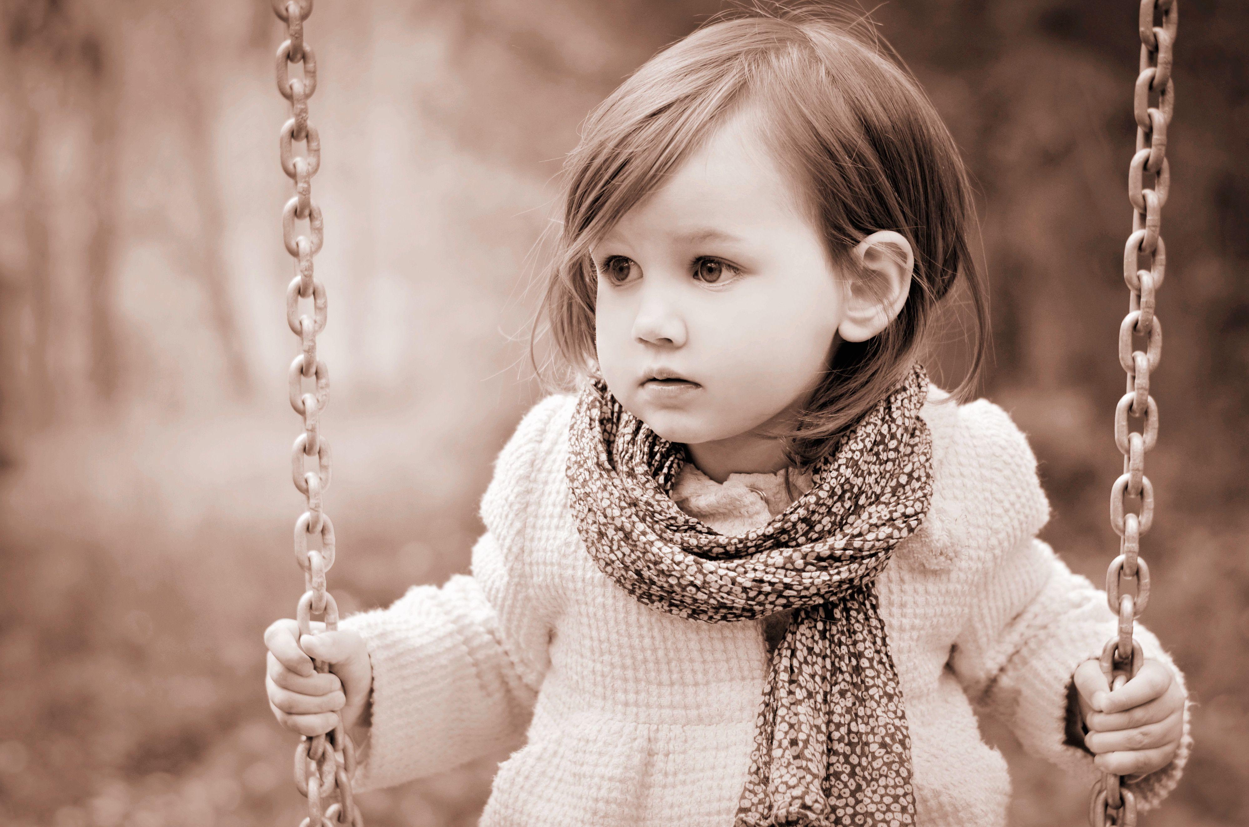 3994x2646 Desktop Wallpaper Little girls Children Chain 3994x2646