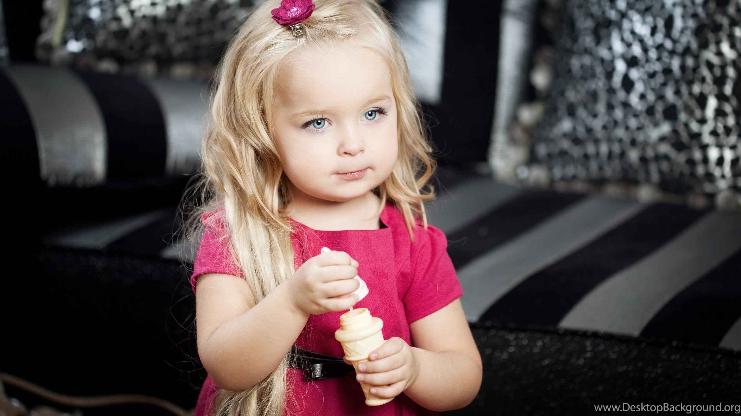 2560x1440 Cute Little Girl Wallpaper Desktop Background