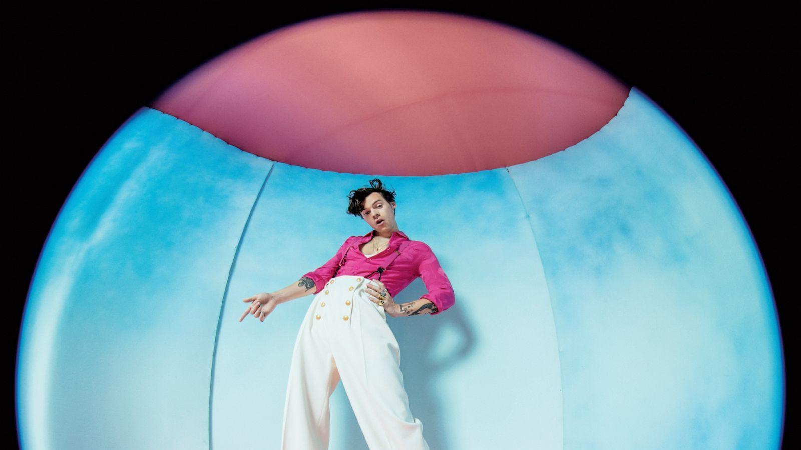 1600x900 Review: Harry Styles 'steps into the light' with great album