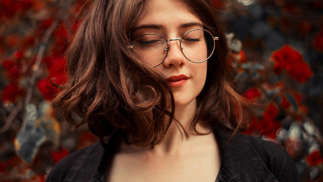 1366x768 Download 1366x768 wallpaper close eyes, cute, girl model, tablet