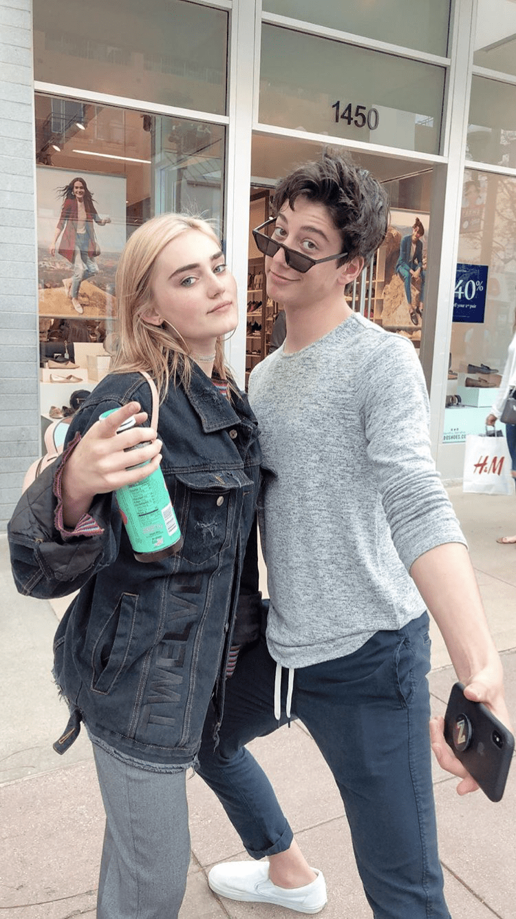 750x1334 Meg Donnelly & Milo Manheim. DCOM ZOMBIES. Zombie disney, Meg