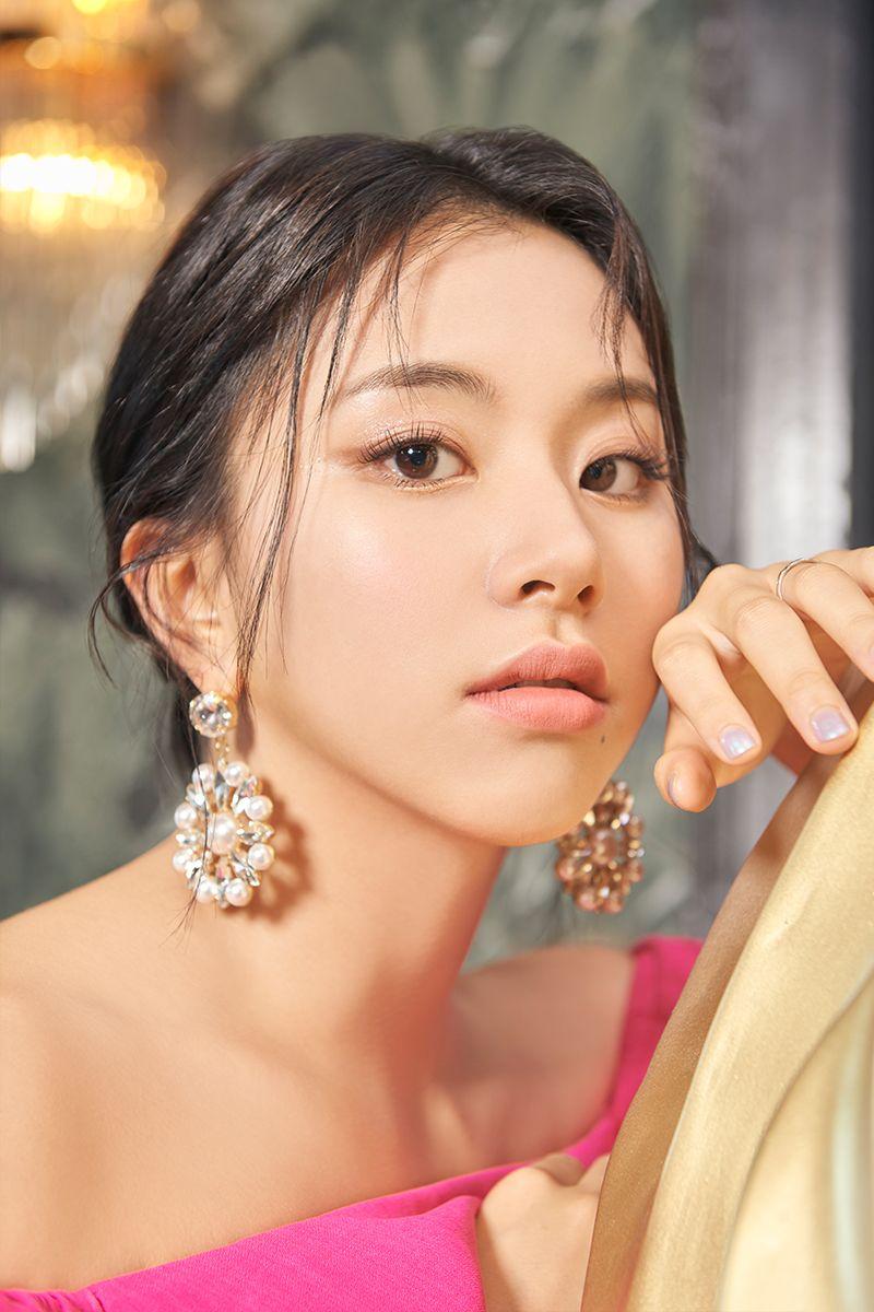 800x1200 TWICE. Gallery