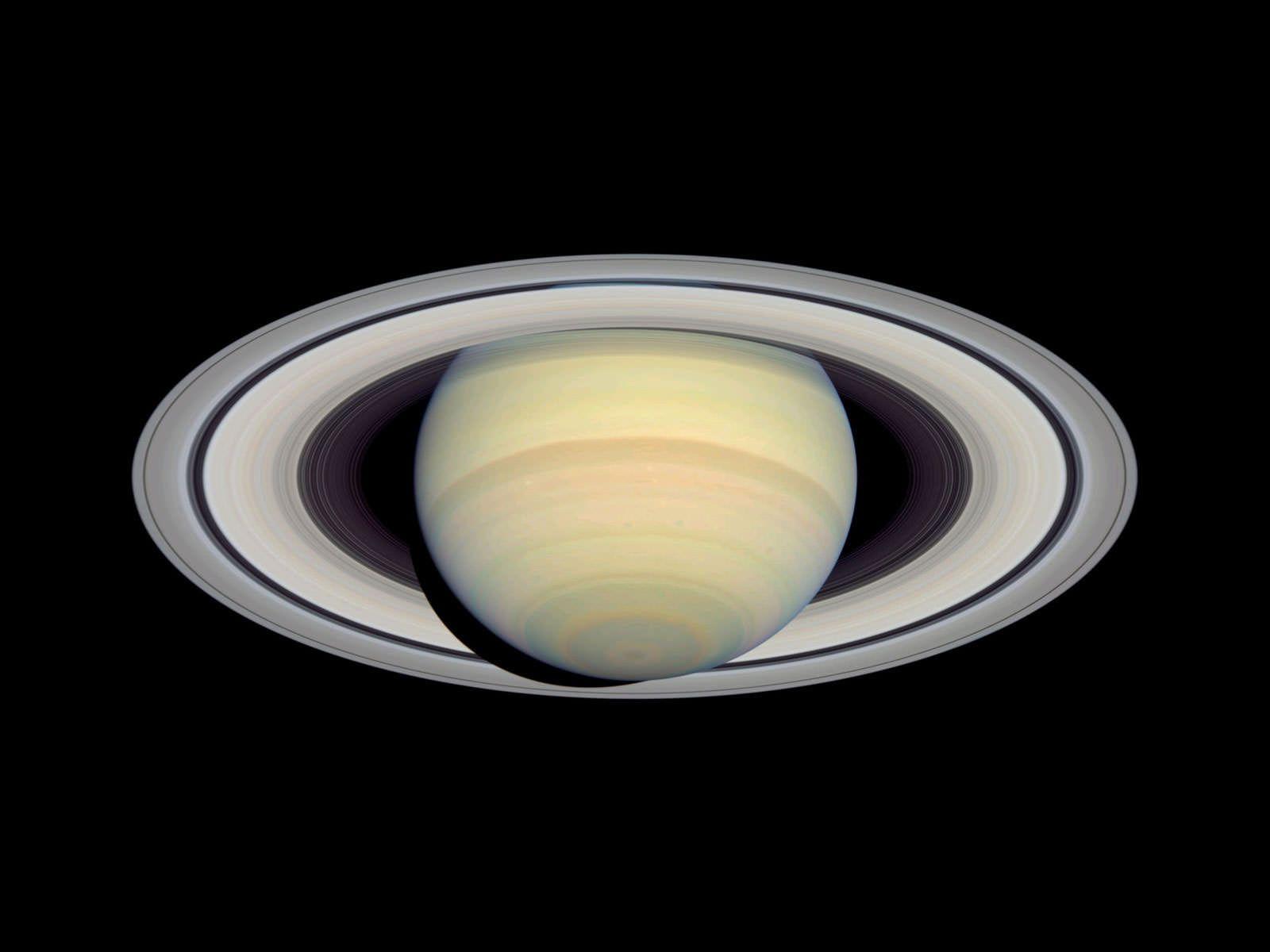 1600x1200 Who Discovered Saturn?